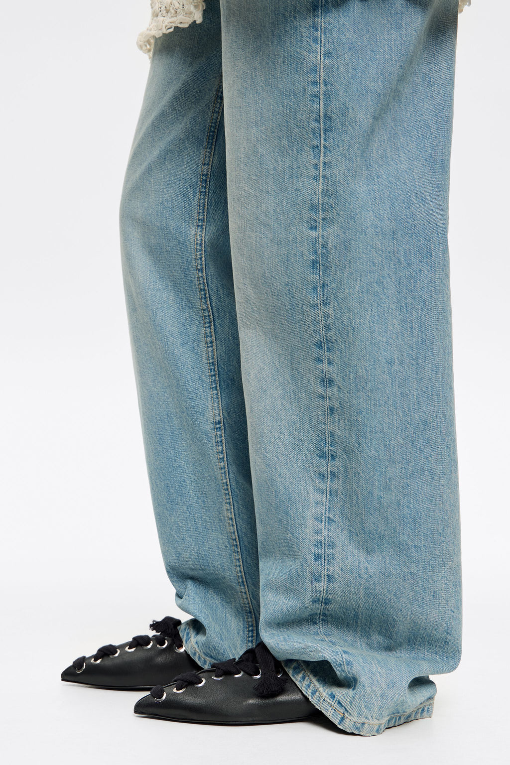 Black leather lace-up ballerina