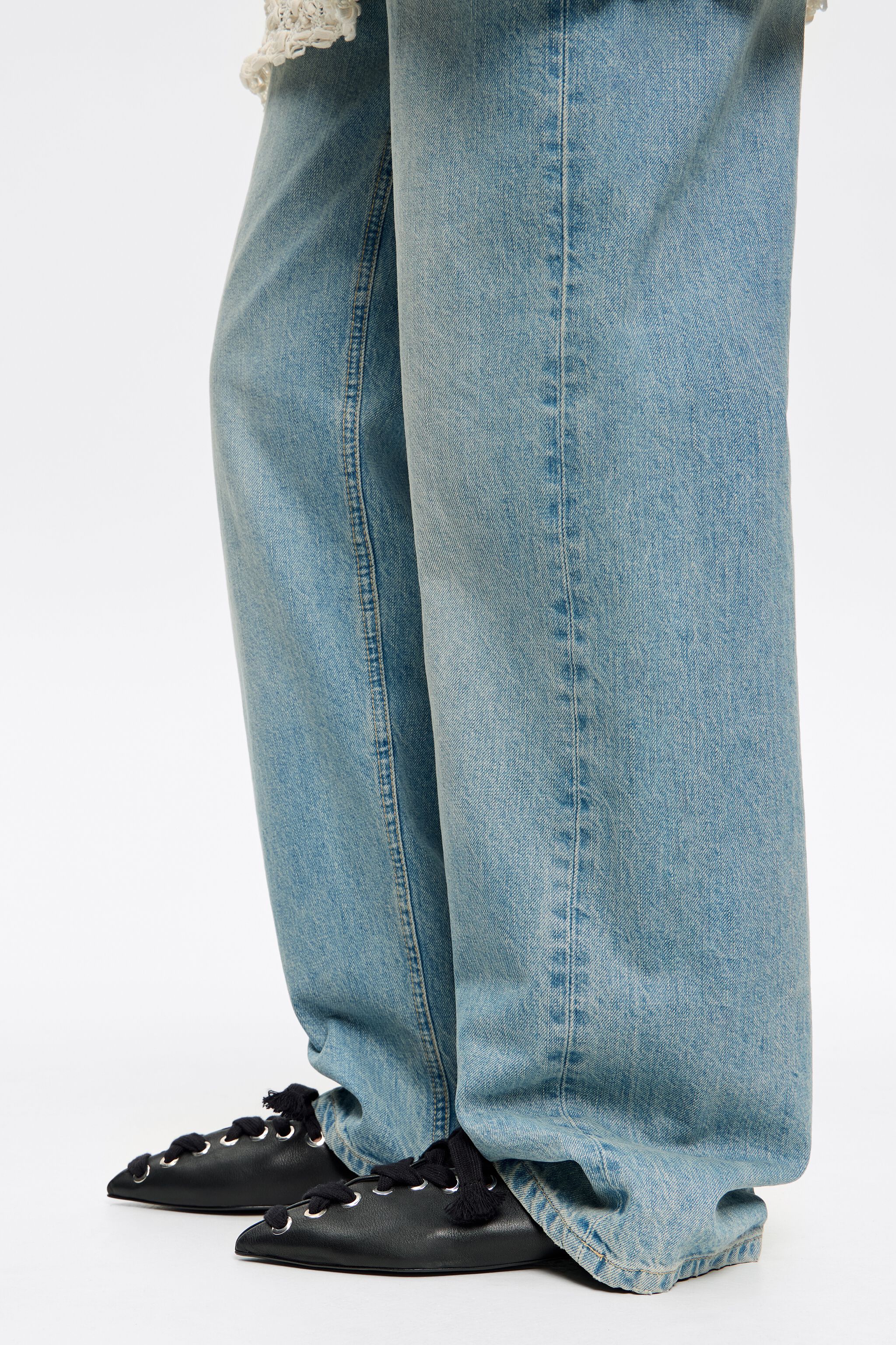 Black leather lace-up ballerina