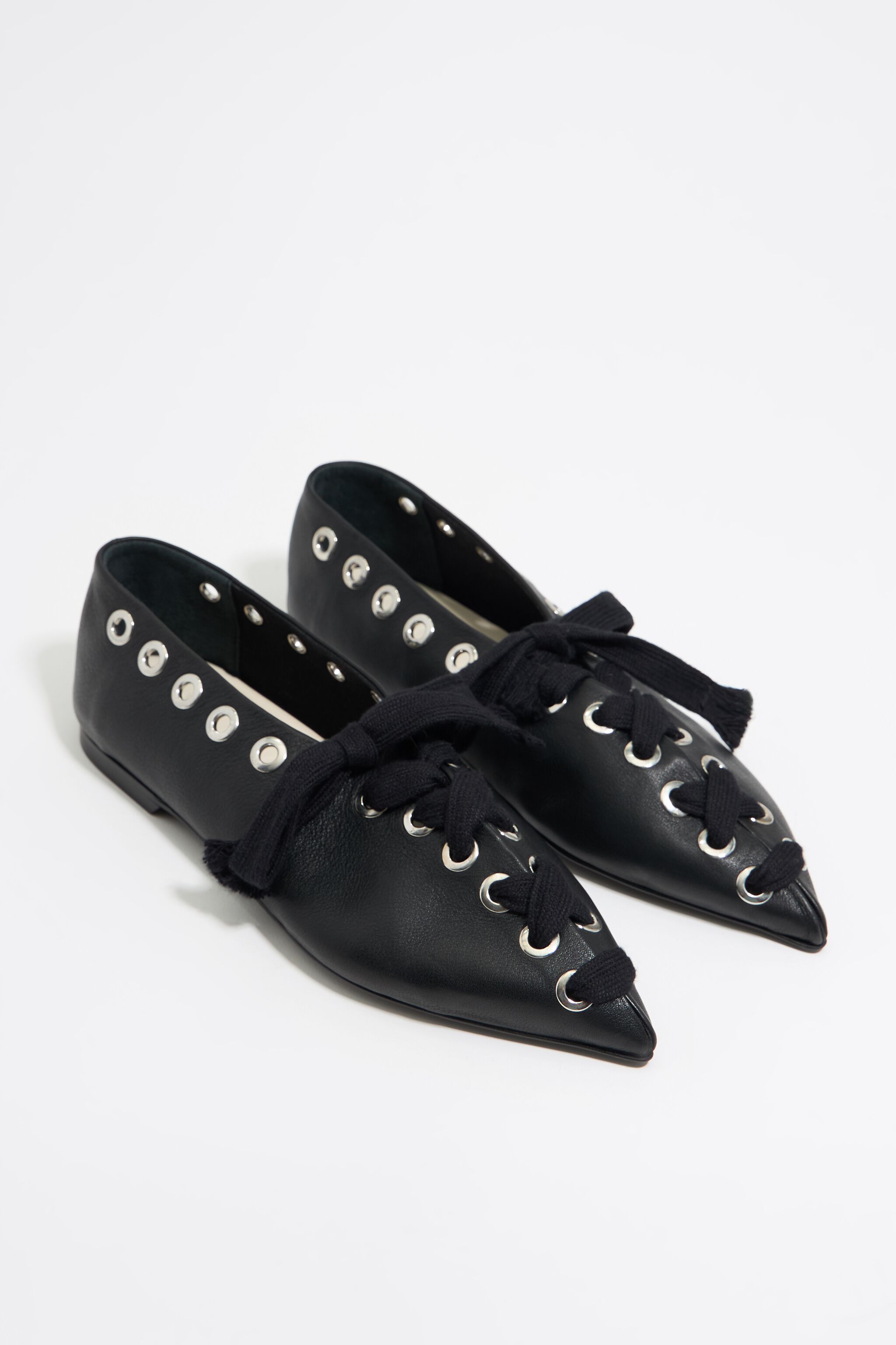 Black leather lace-up ballerina