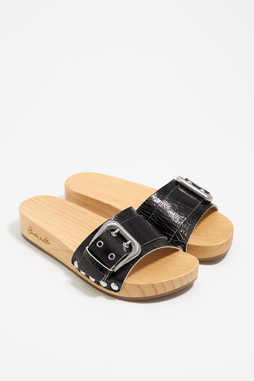 Black leather sandal with wooden sole