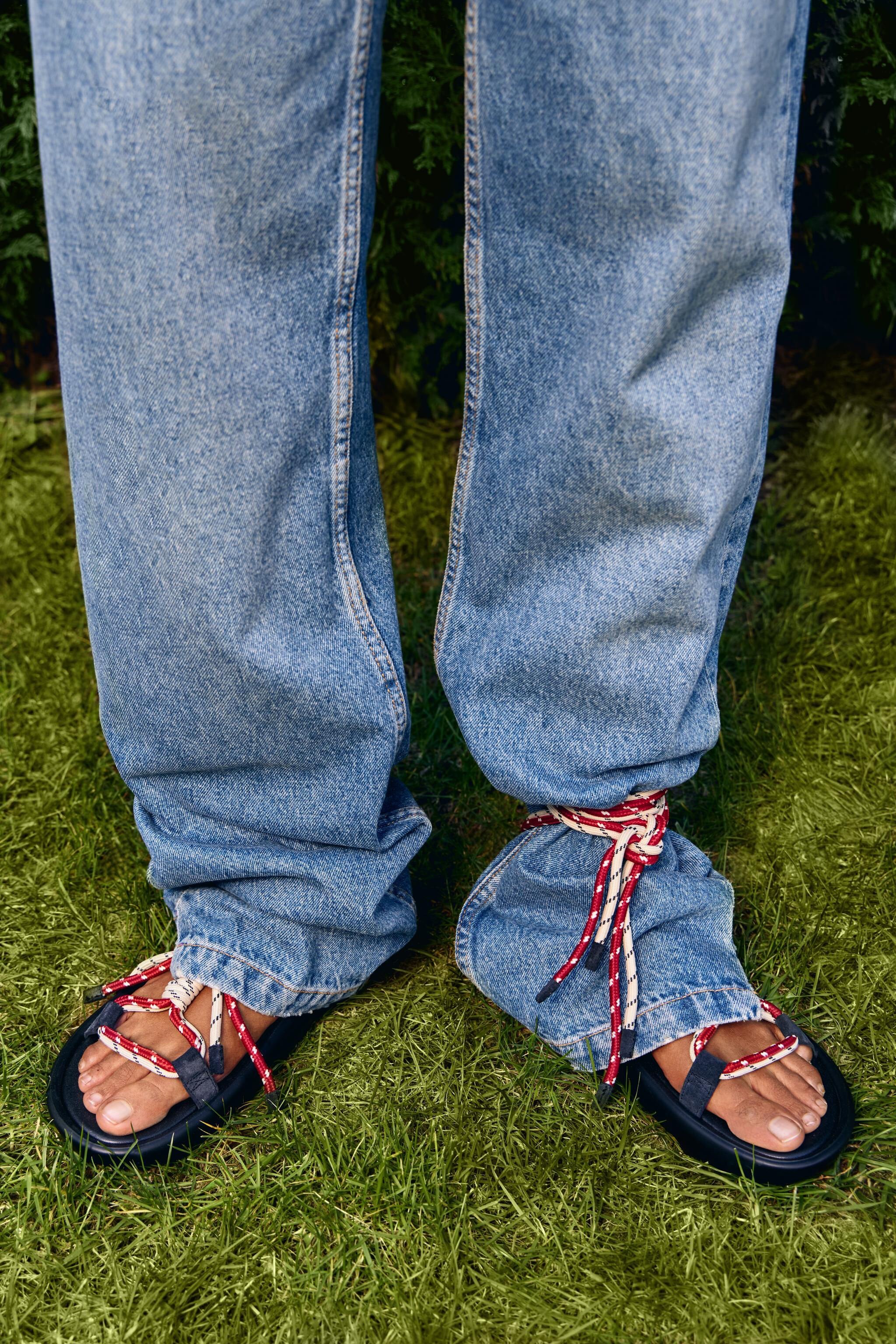 Boat sandal with nautical color ropes