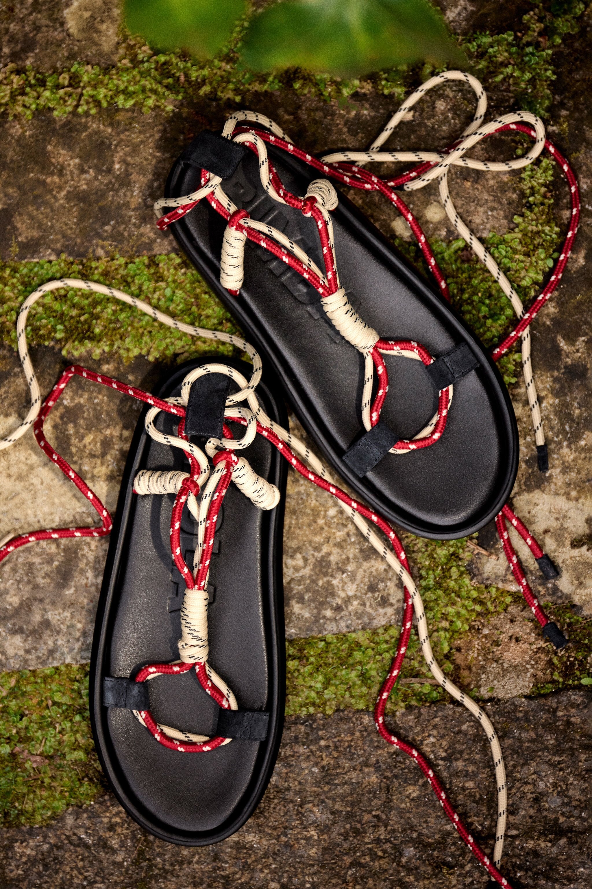 Boat sandal with nautical color ropes