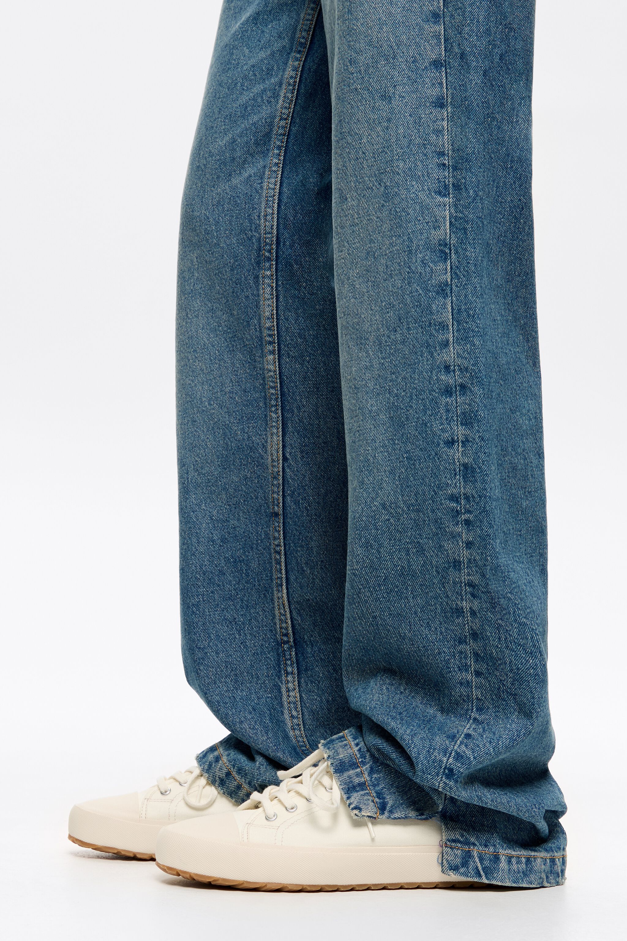 White canvas vulcanized sneaker