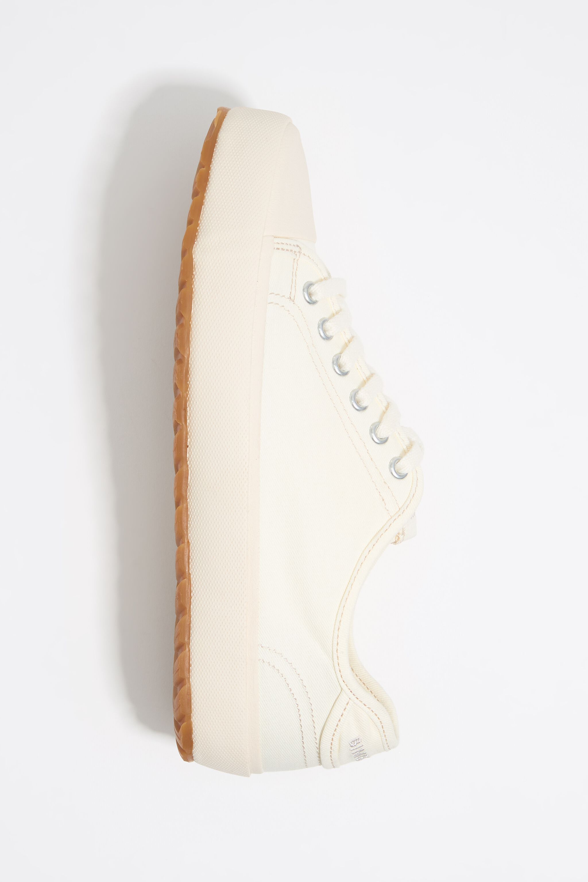 White canvas vulcanized sneaker