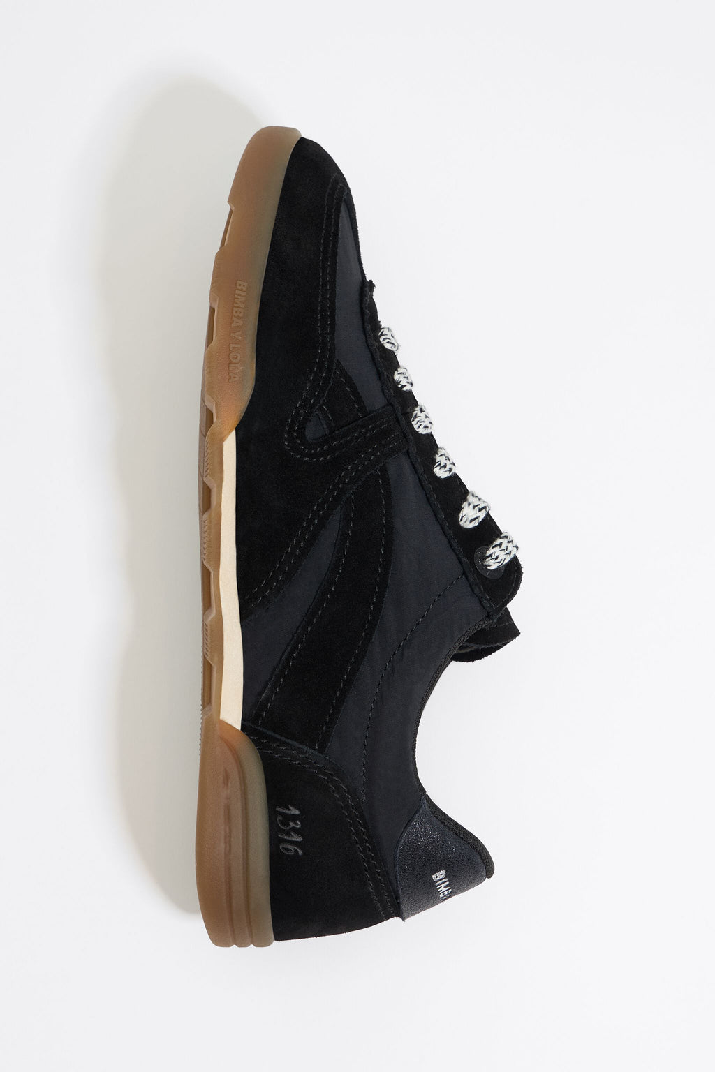 Black 13 16 Indoor sneaker