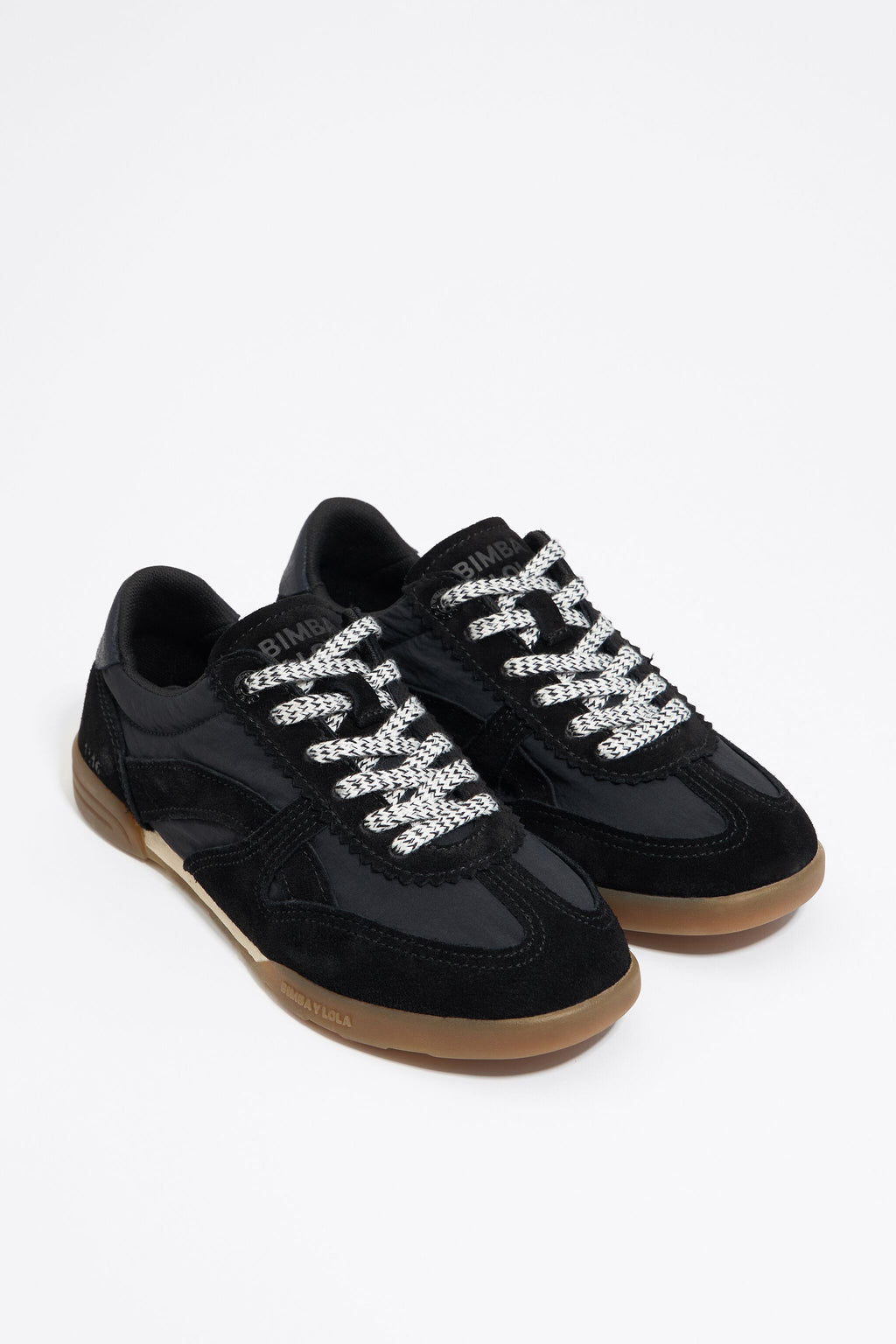 Black 13 16 Indoor sneaker