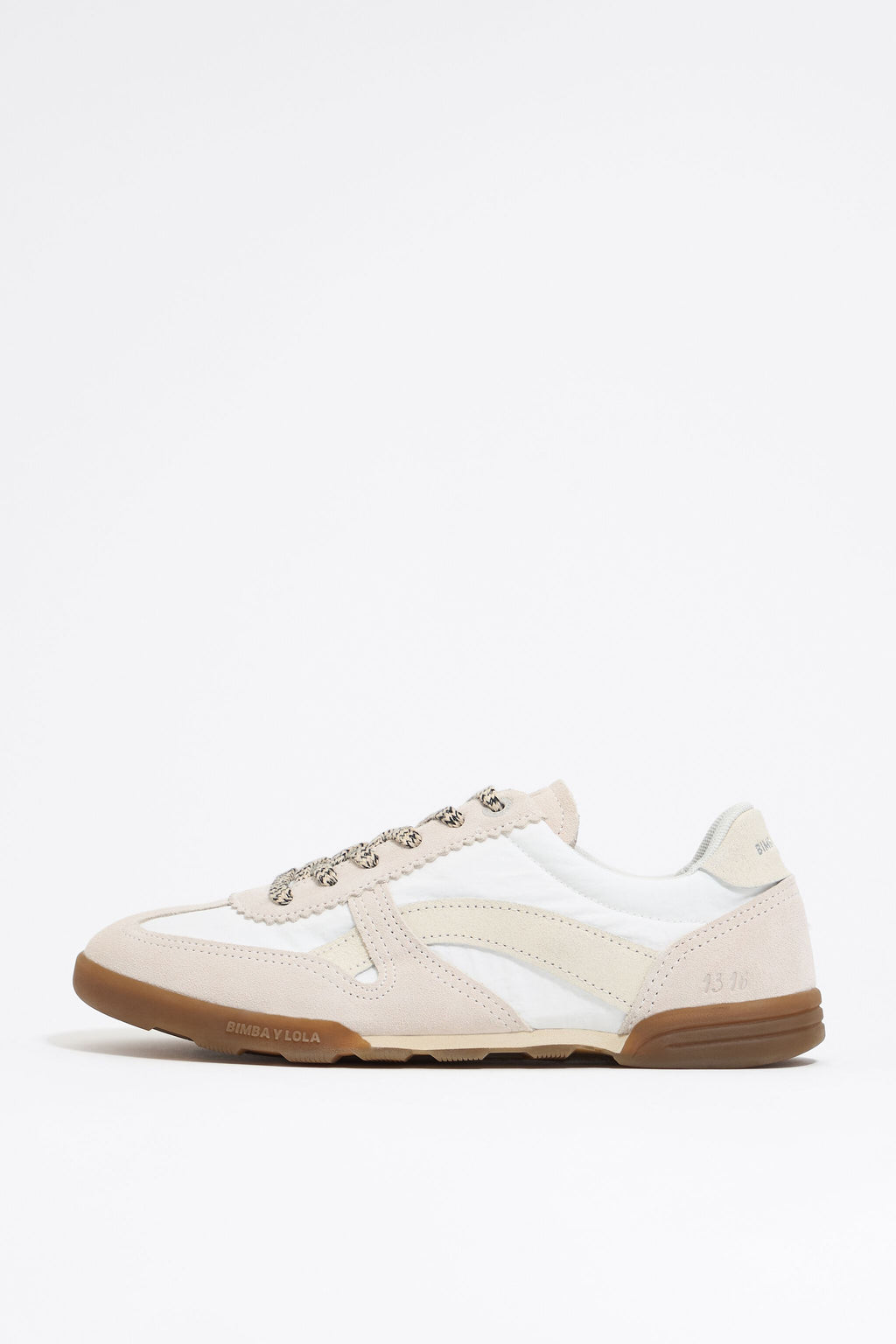 White 13 16 indoor sneaker