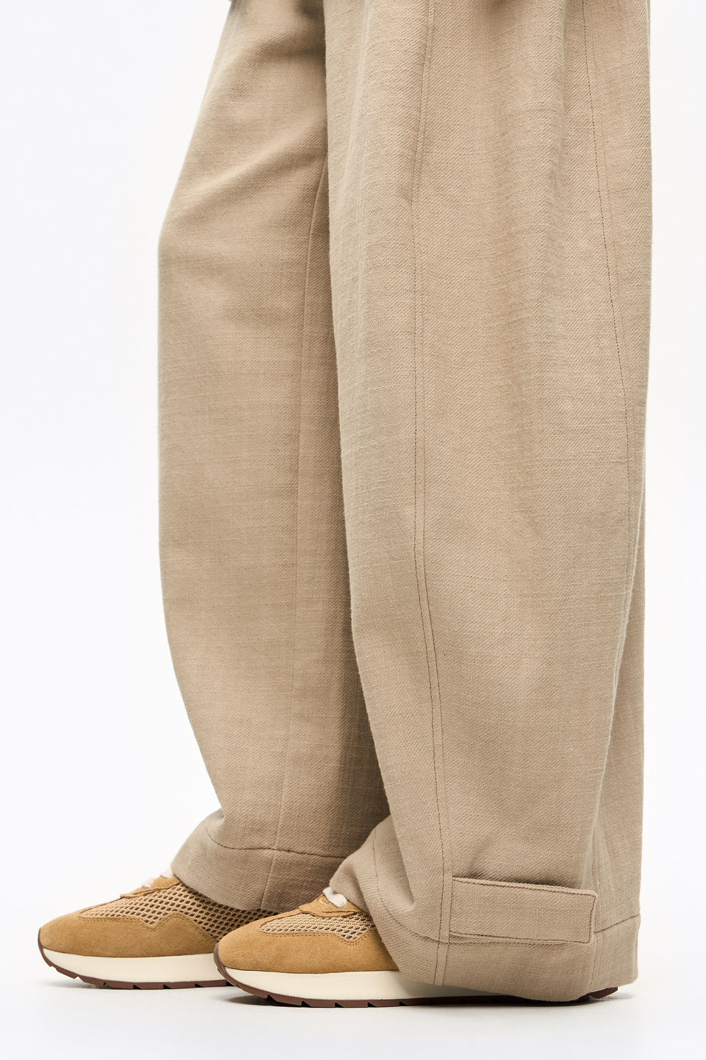 Leather mesh 13 22 lifestyle sneaker