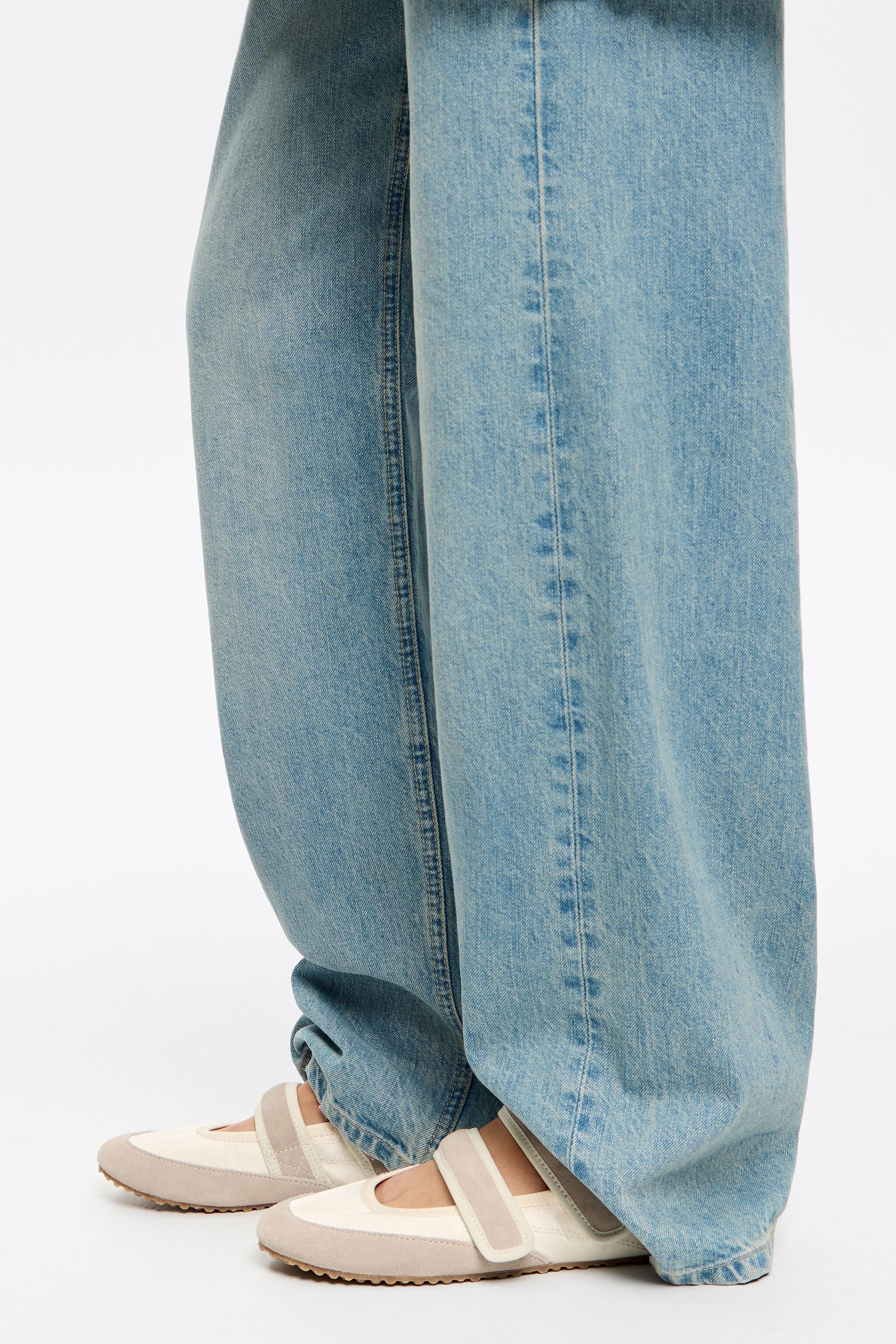 White sporty ballerina