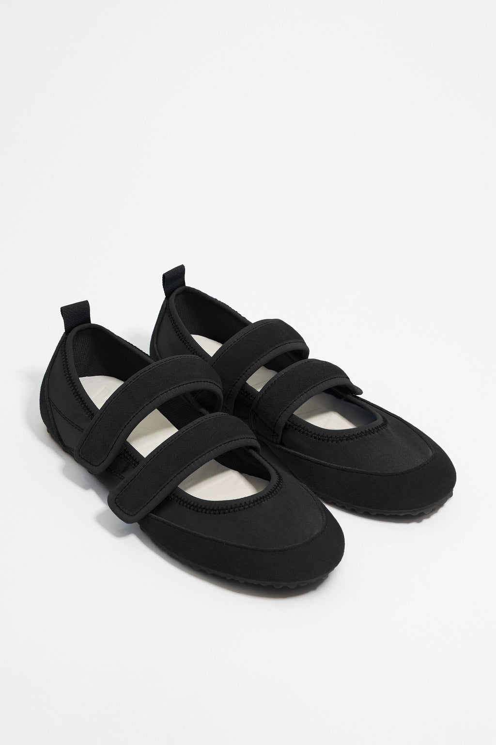 Black sporty ballerina