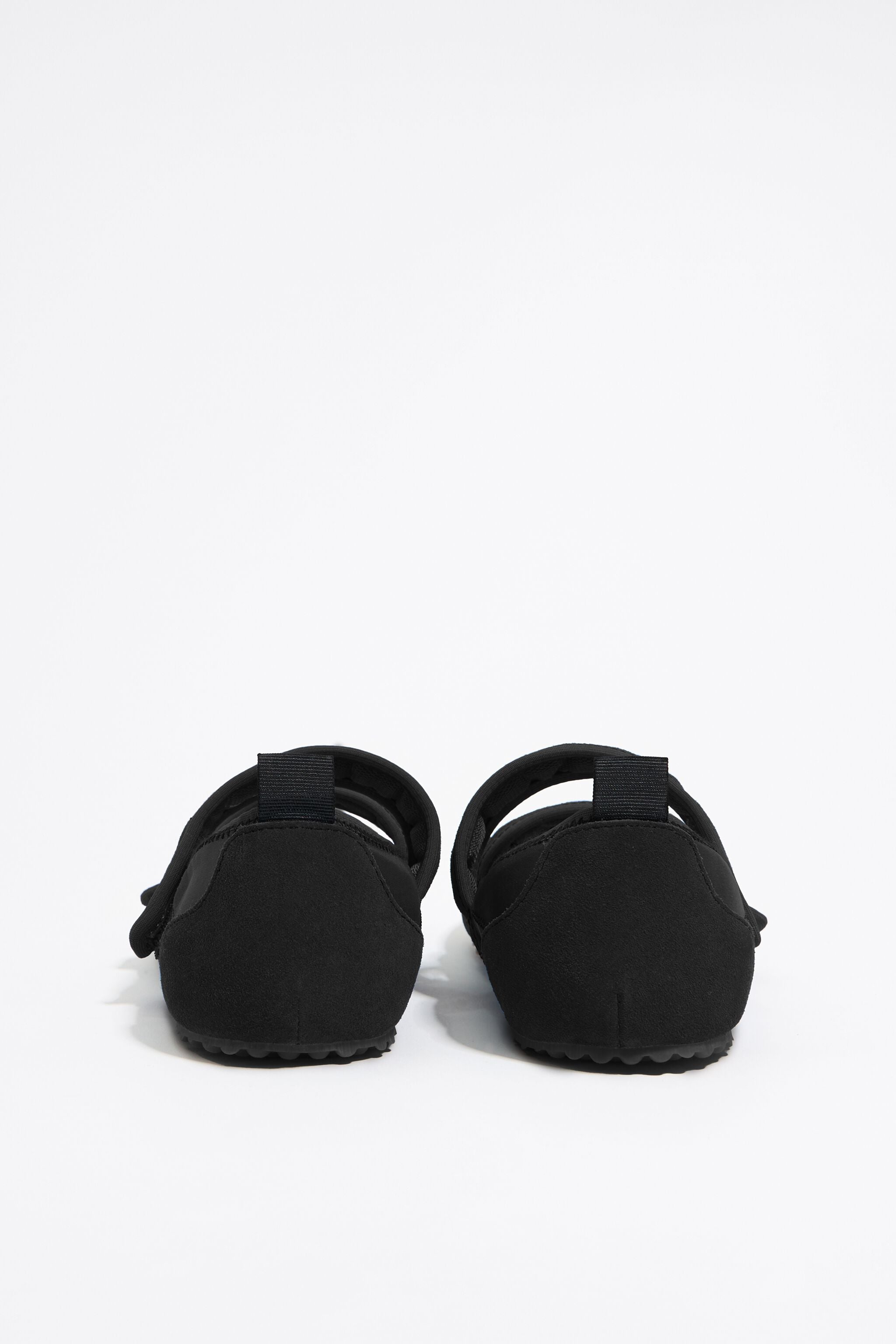 Black sporty ballerina