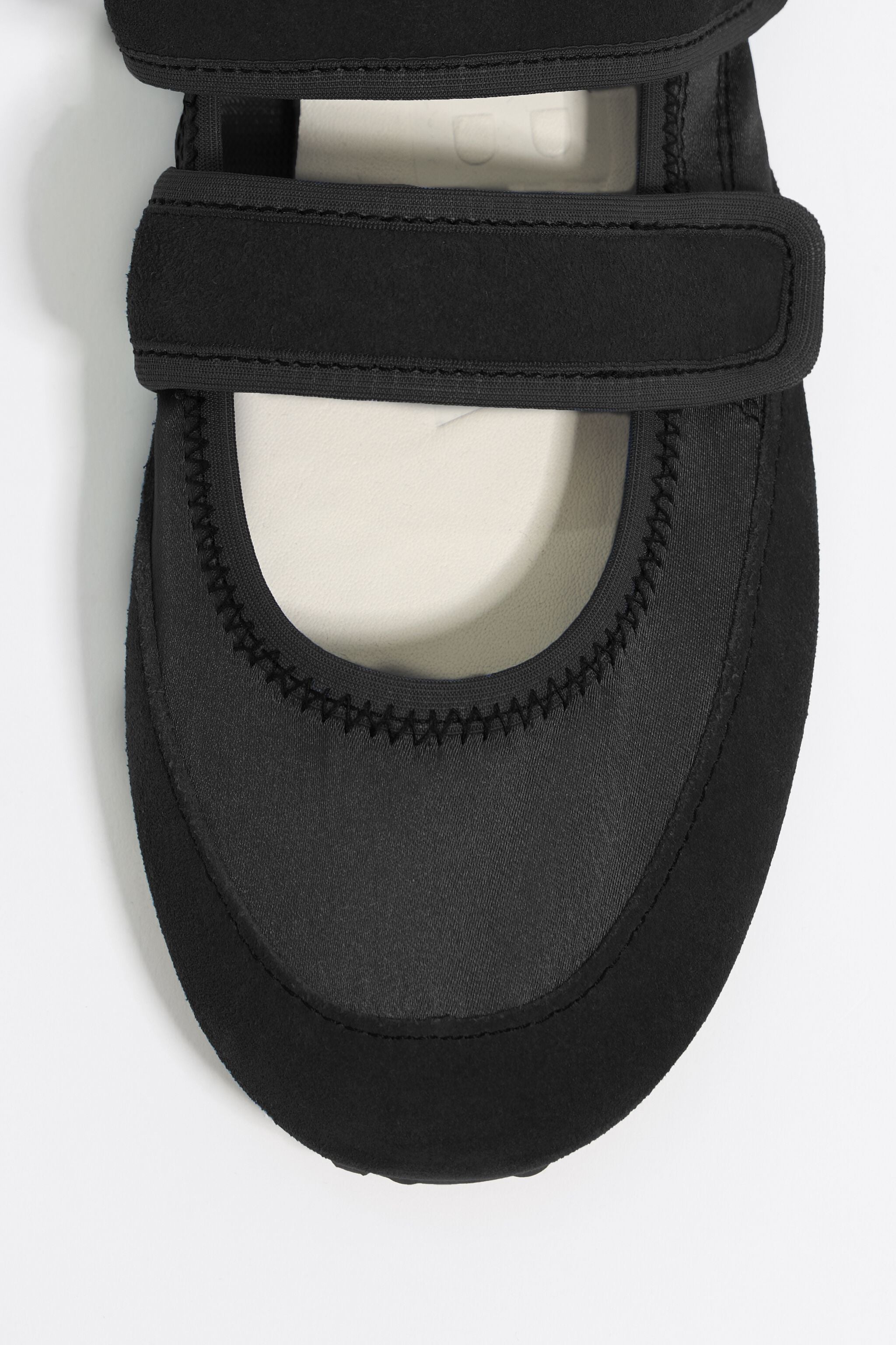 Black sporty ballerina