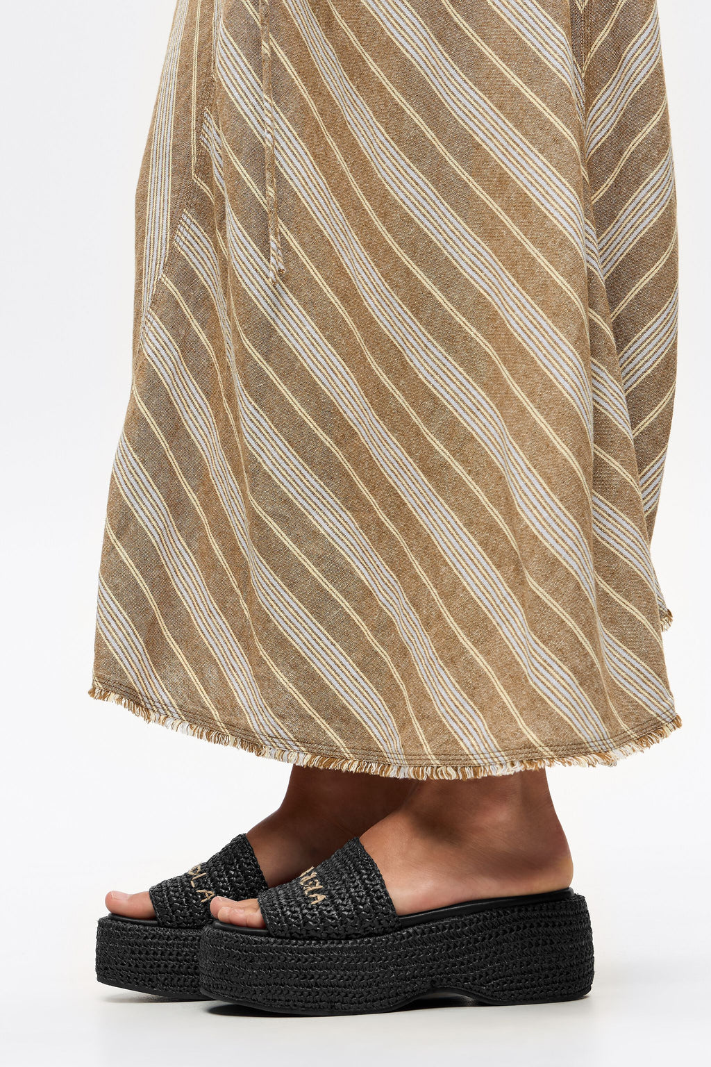 Black raffia platform sandal