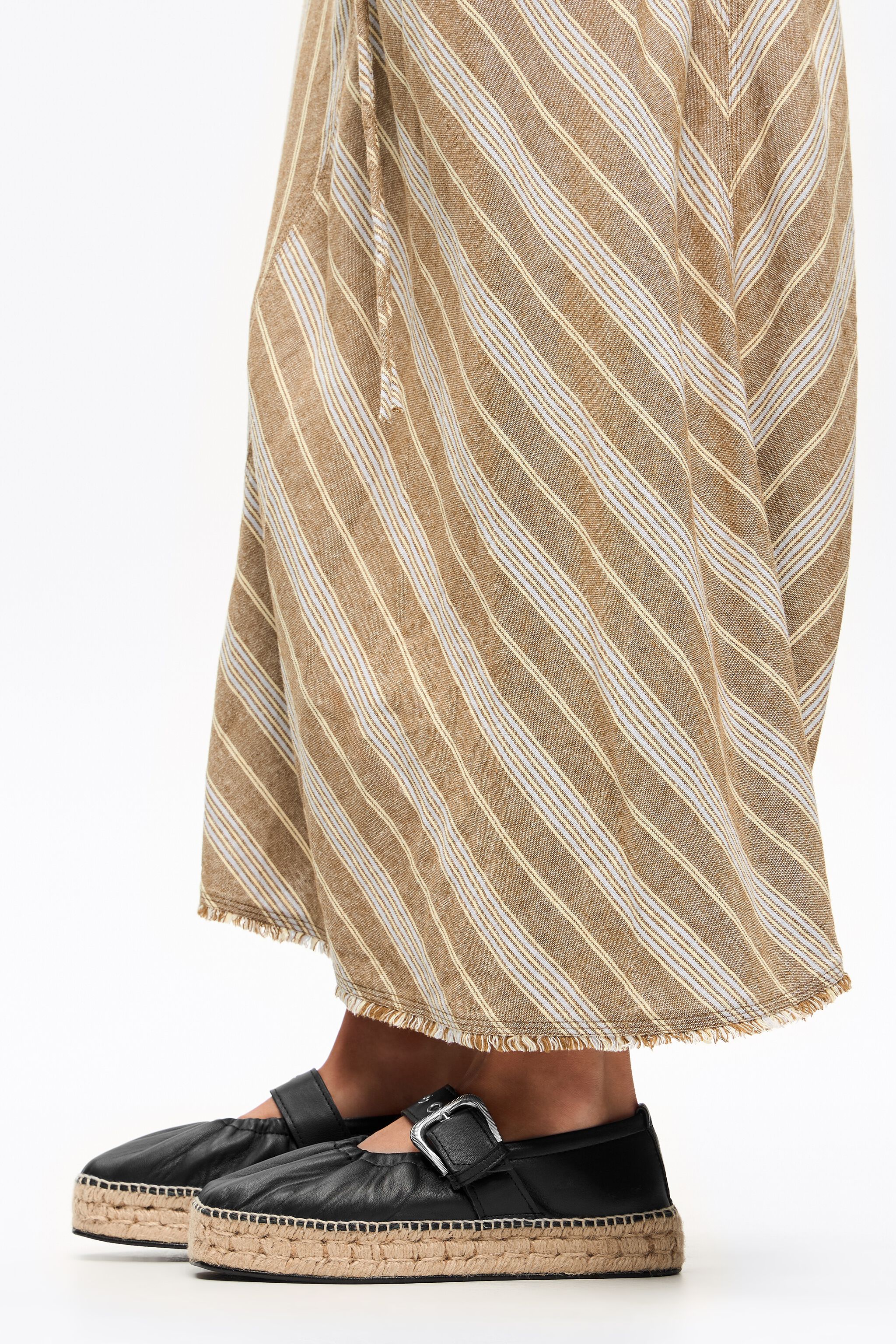 Black leather jute wedge ballerina