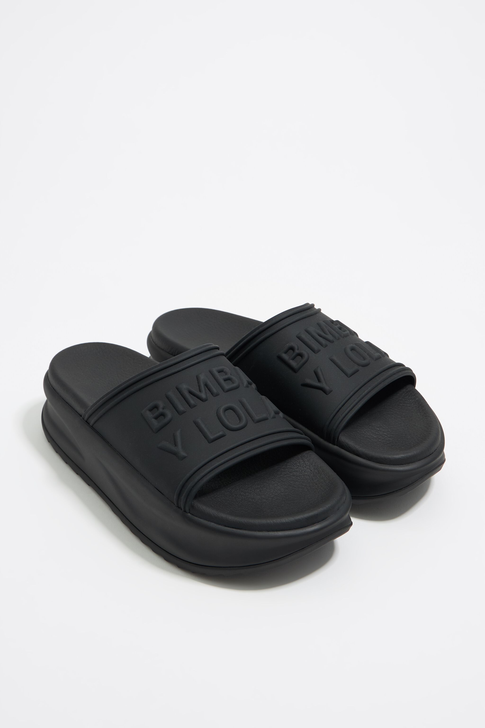 Black platform flip-flop