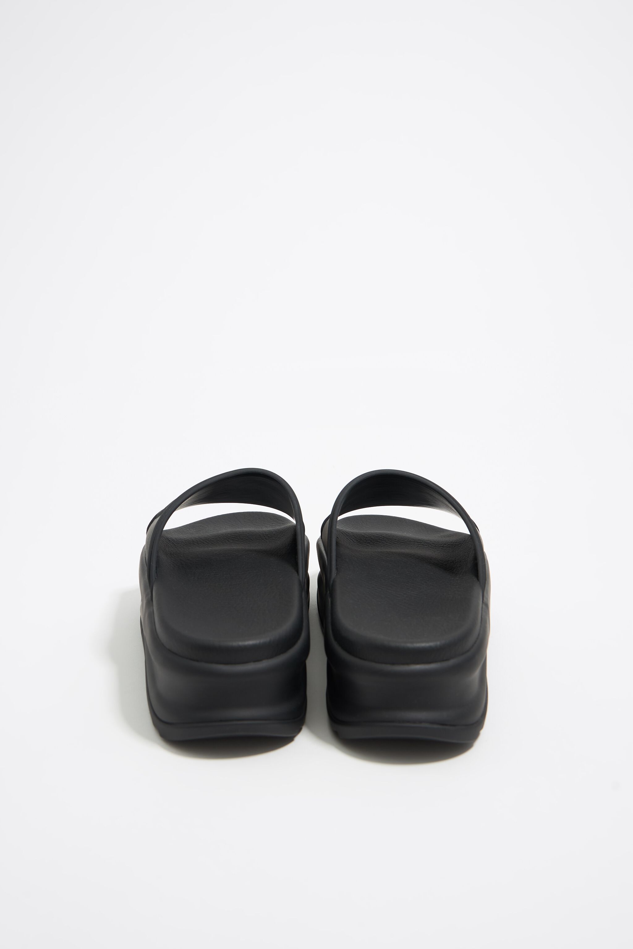 Black platform flip-flop