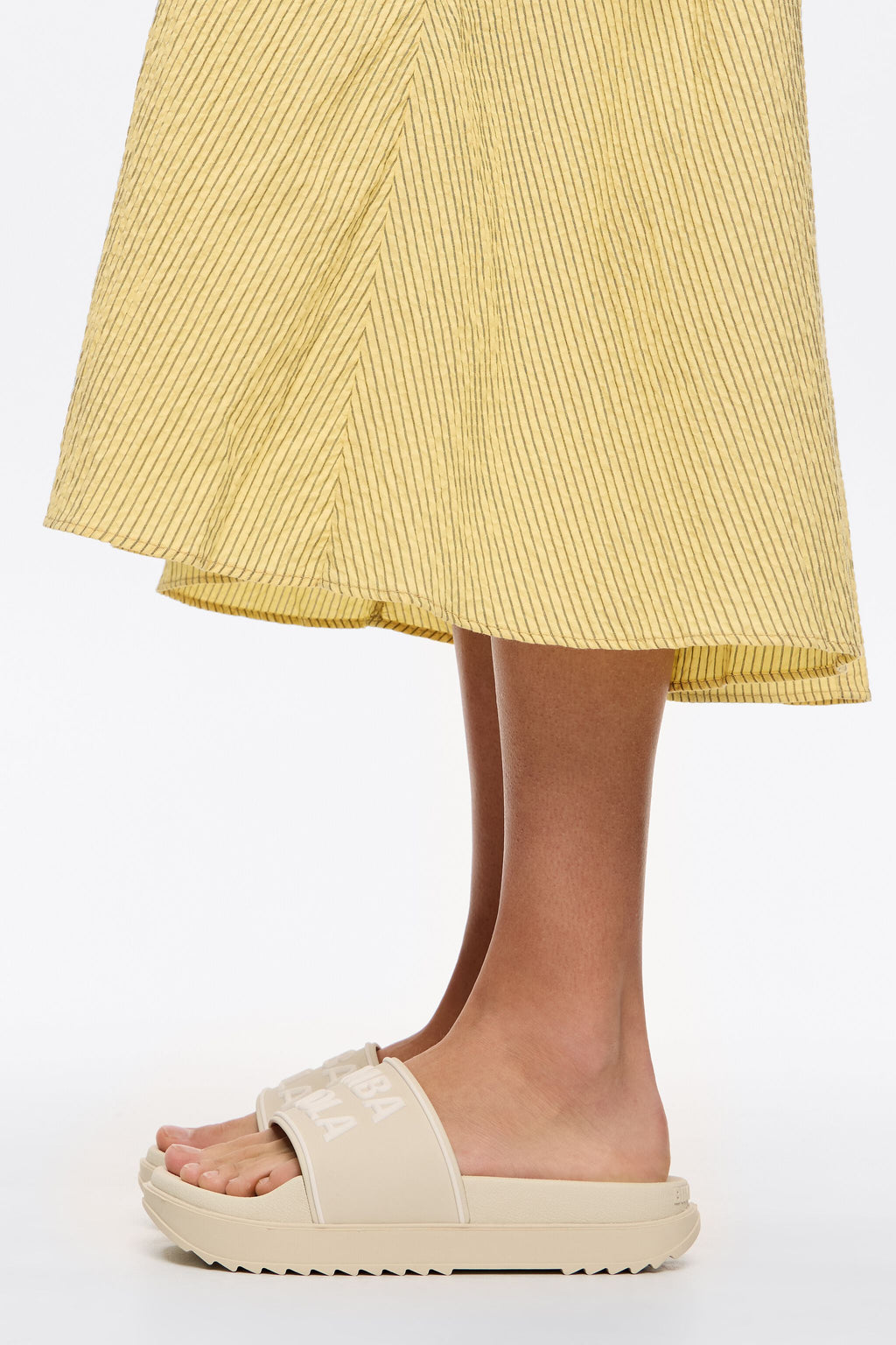 Beige platform slider