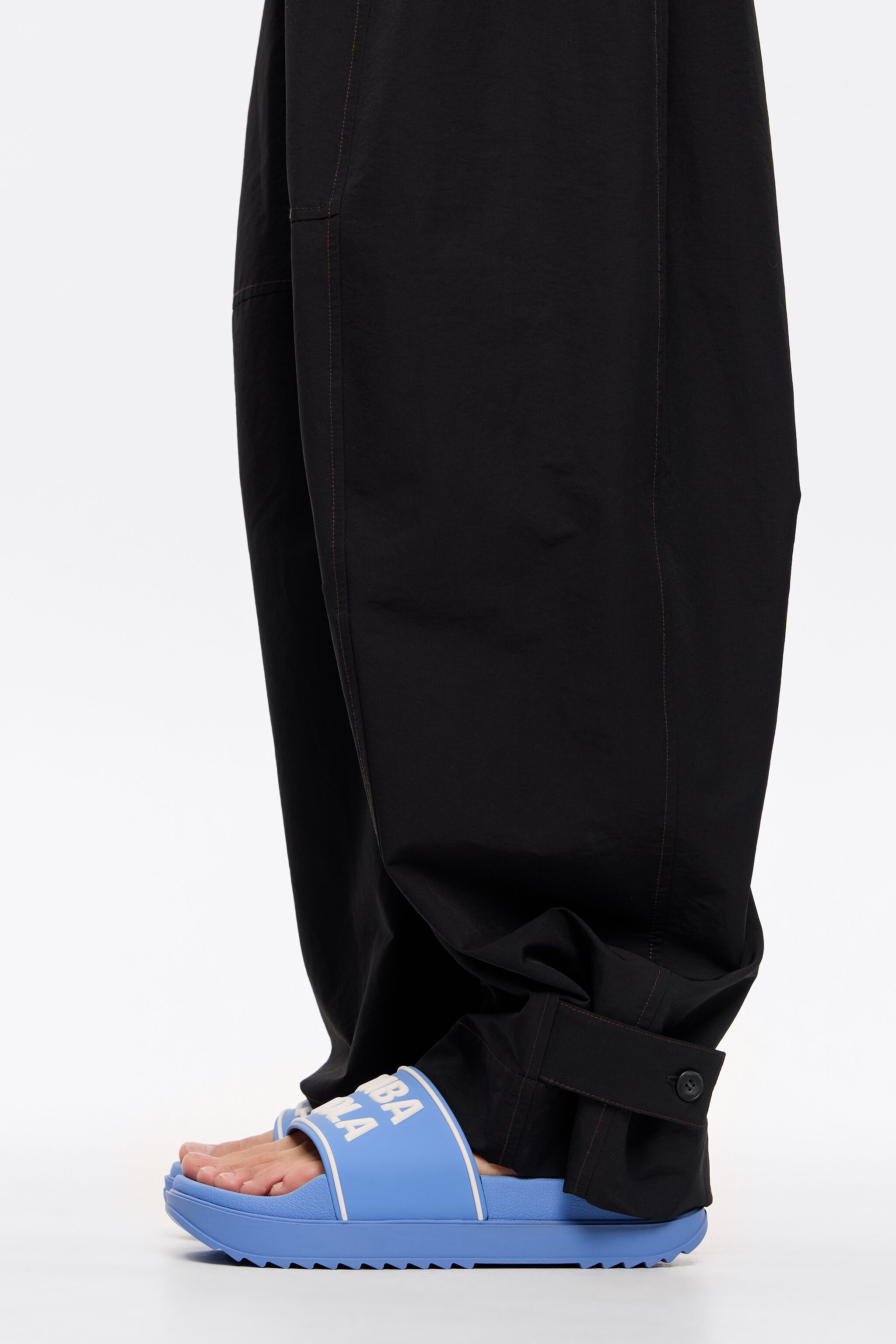 Blue platform slider