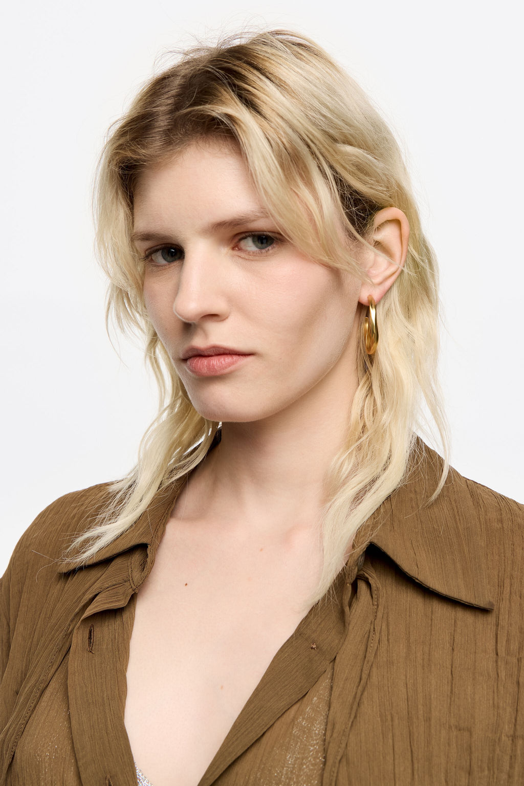 Maxi matte gold uneven hoop earrings