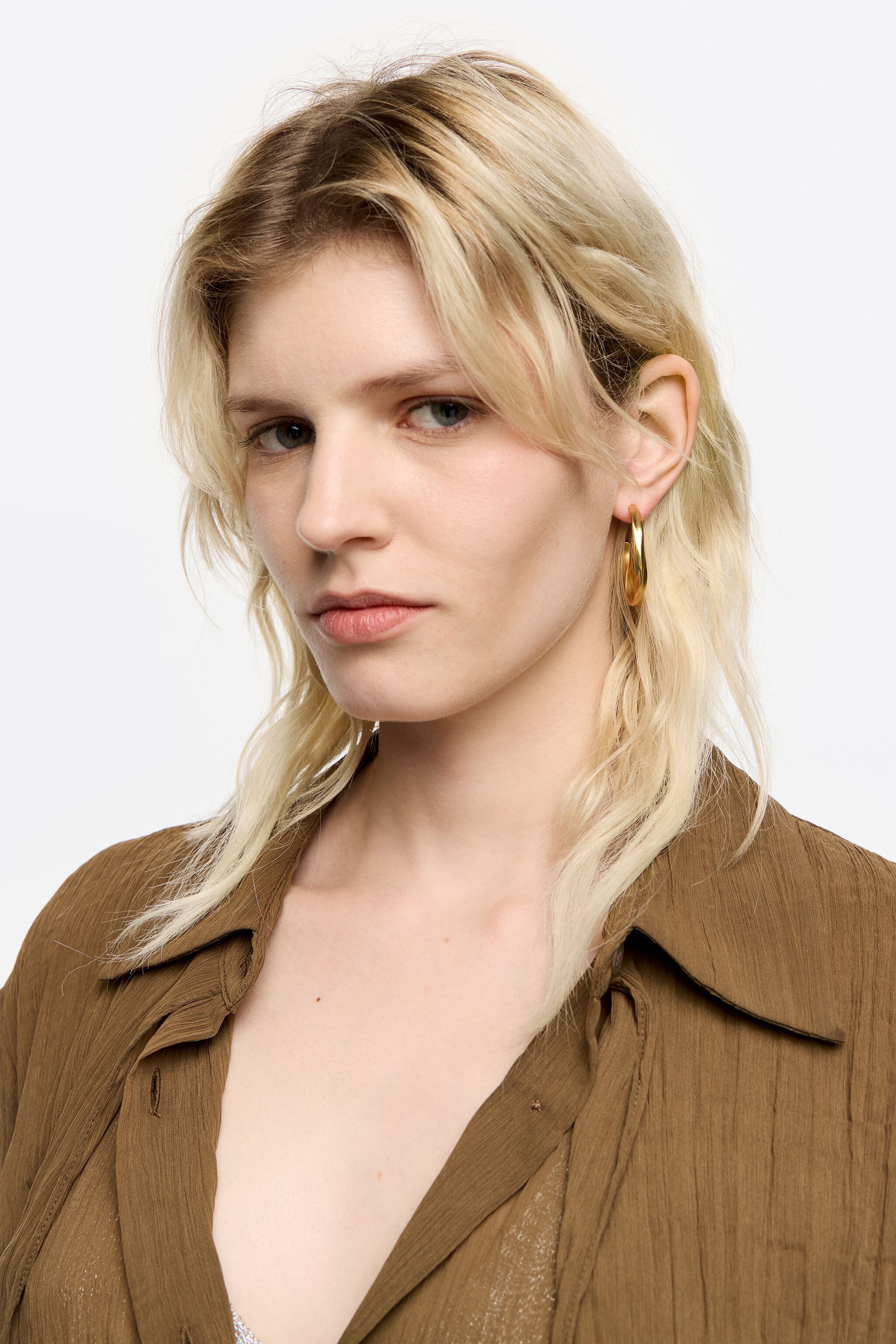 Maxi matte gold uneven hoop earrings