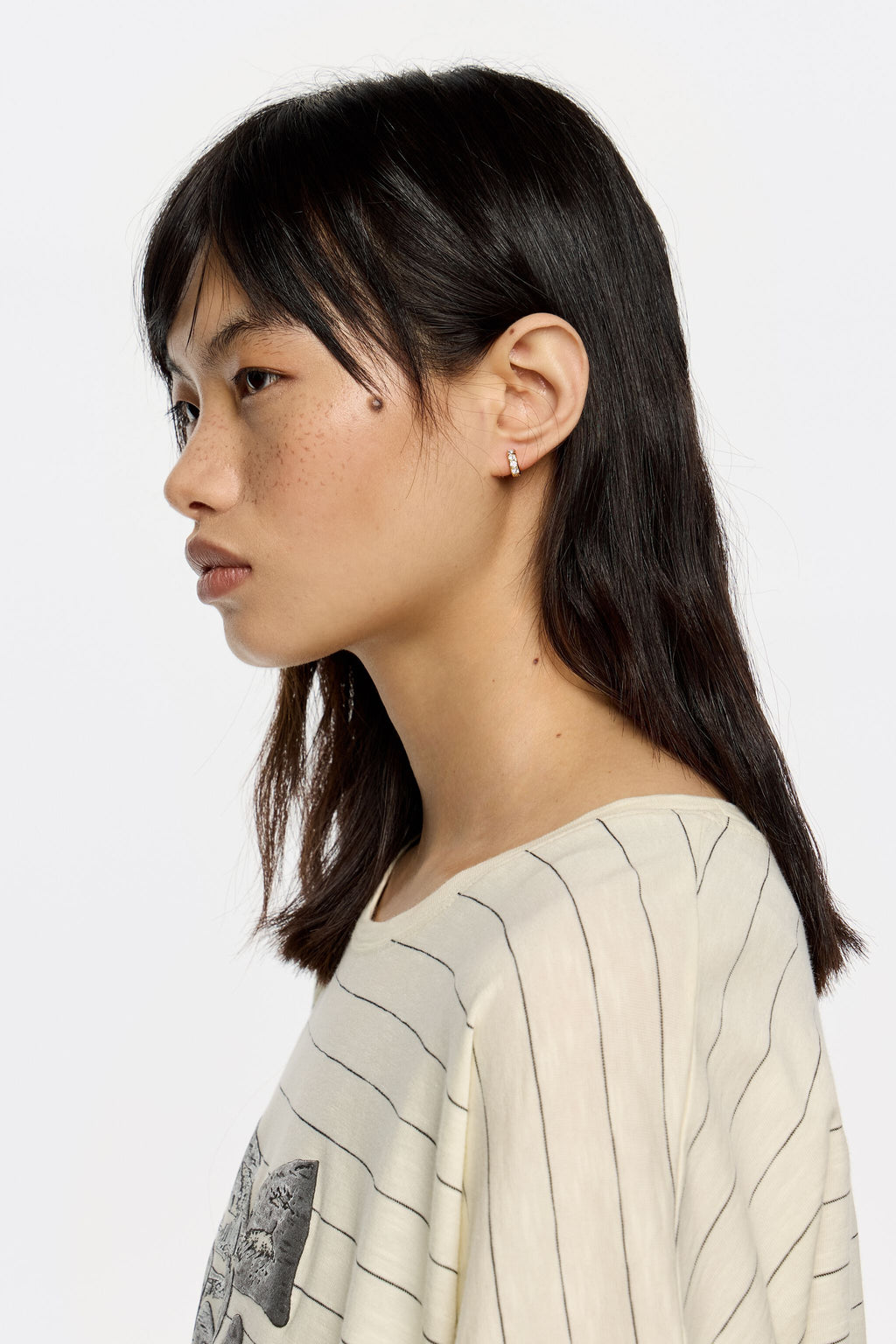 Golden mini hoop crystals earrings