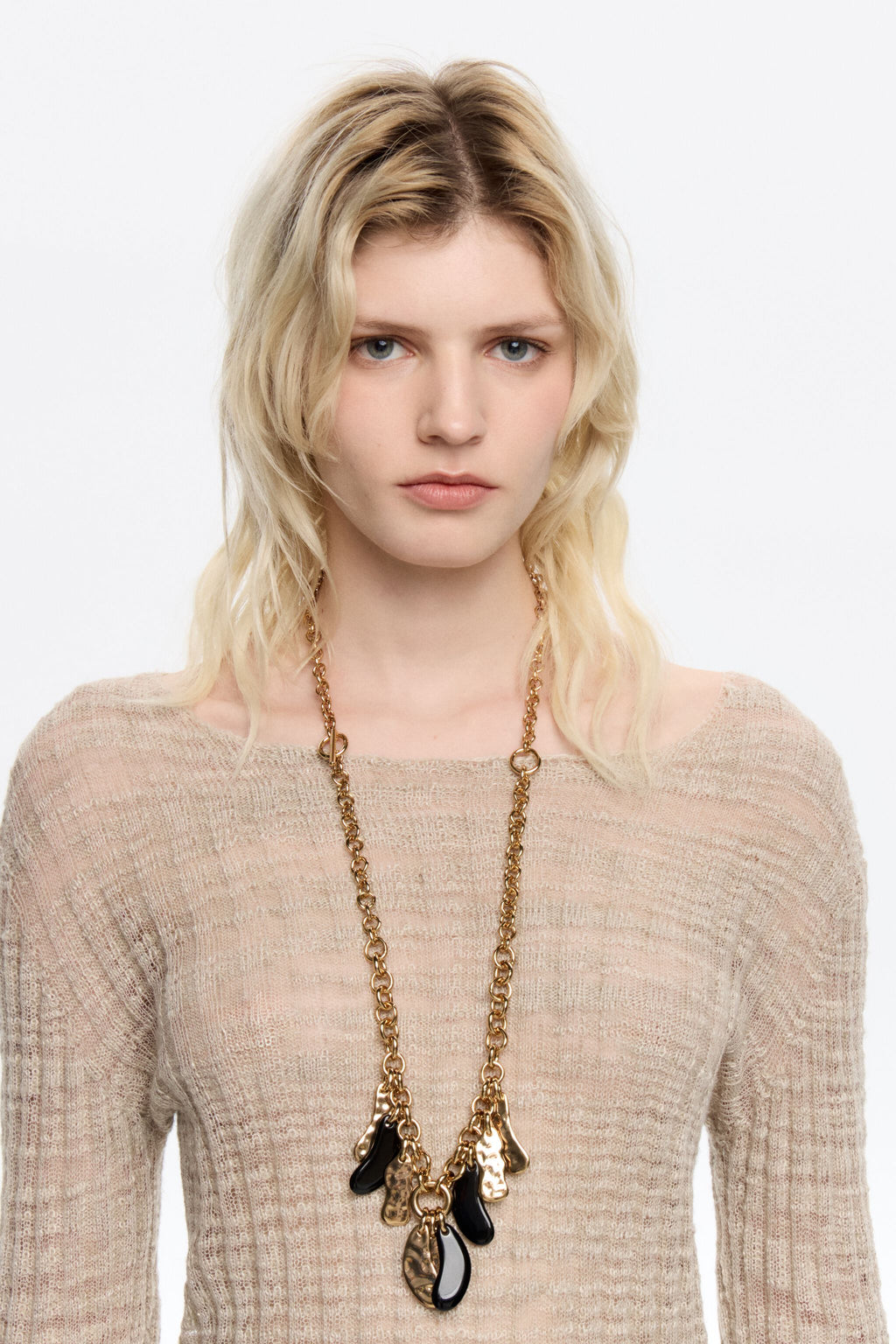 Black textured petals and chain necklace