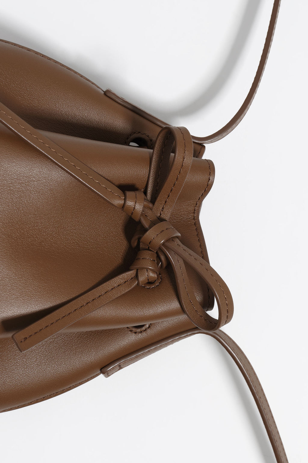 Oak leather bucket bag
