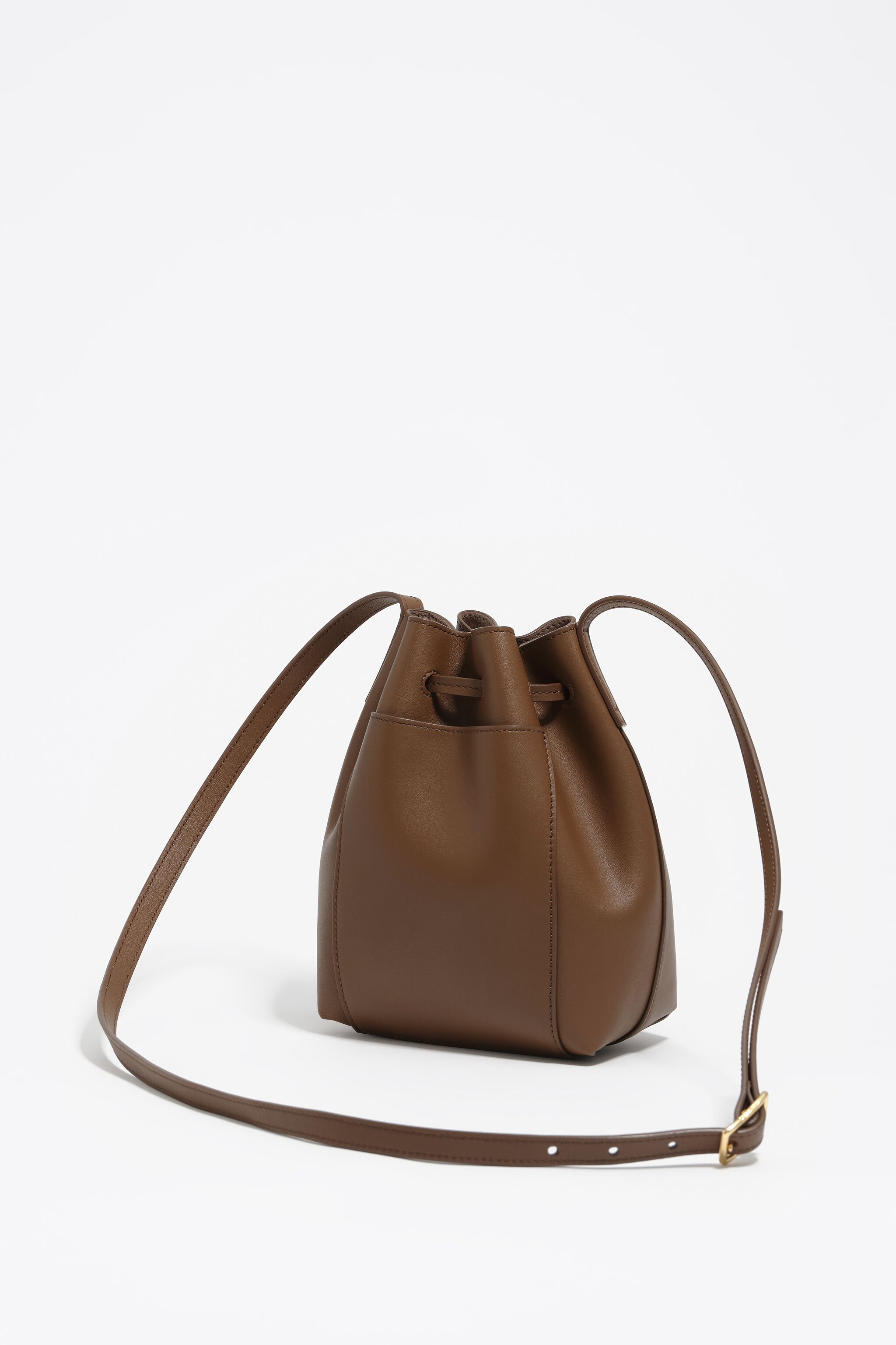 Oak leather bucket bag
