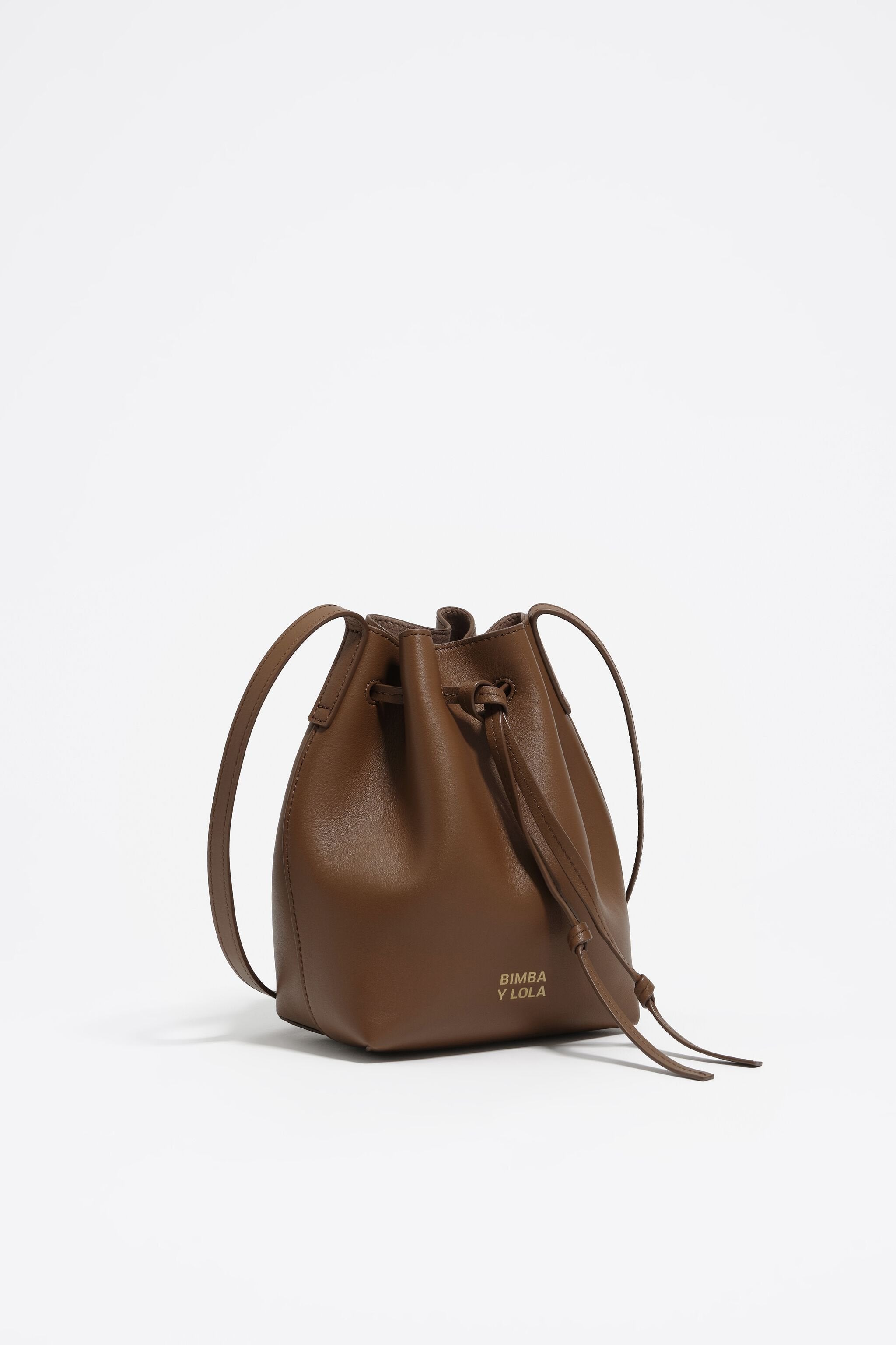 Oak leather bucket bag