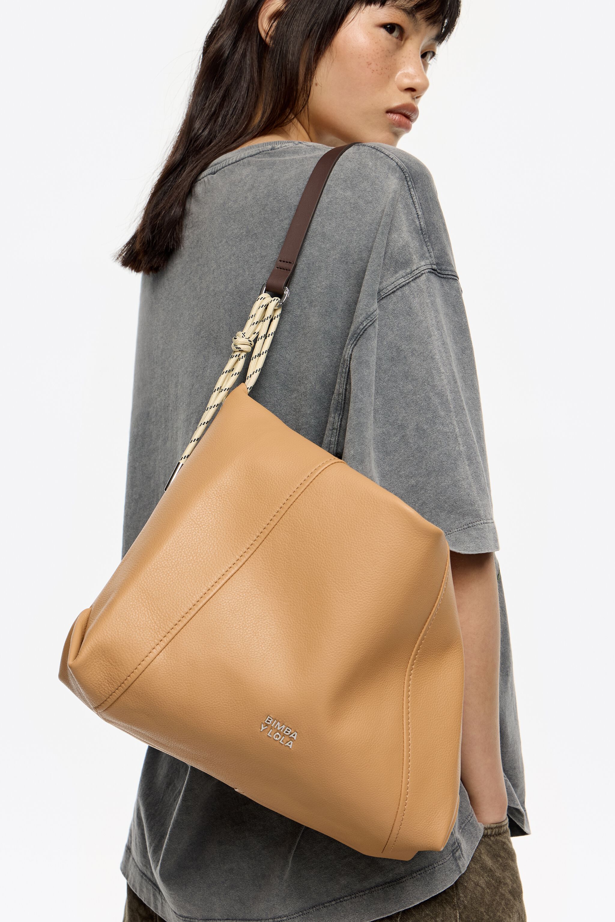 Medium Sahara leather Paper bag