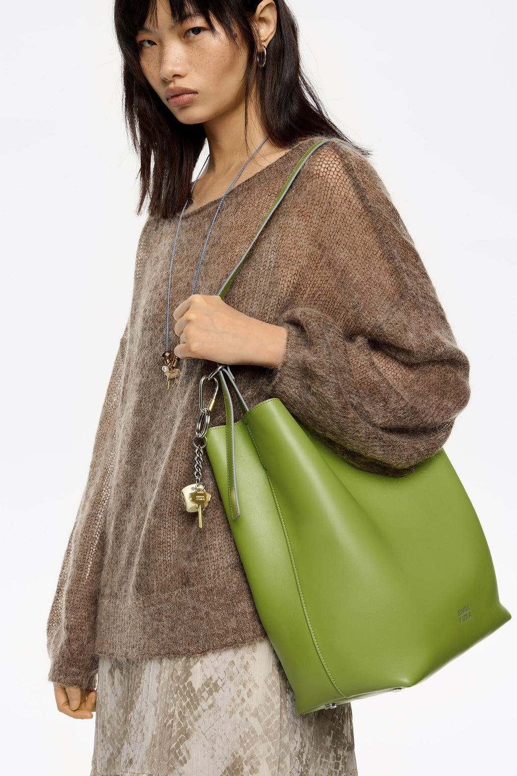 Large kiwi leather Carlino bag