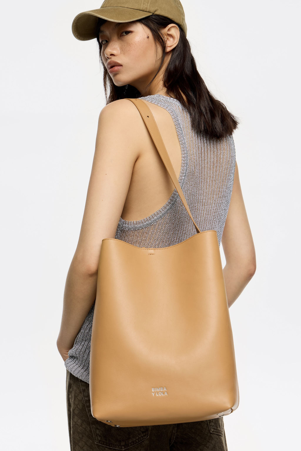 Large desert leather Carlino bag
