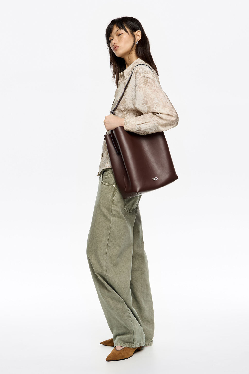 Large chocolate leather Carlino bag