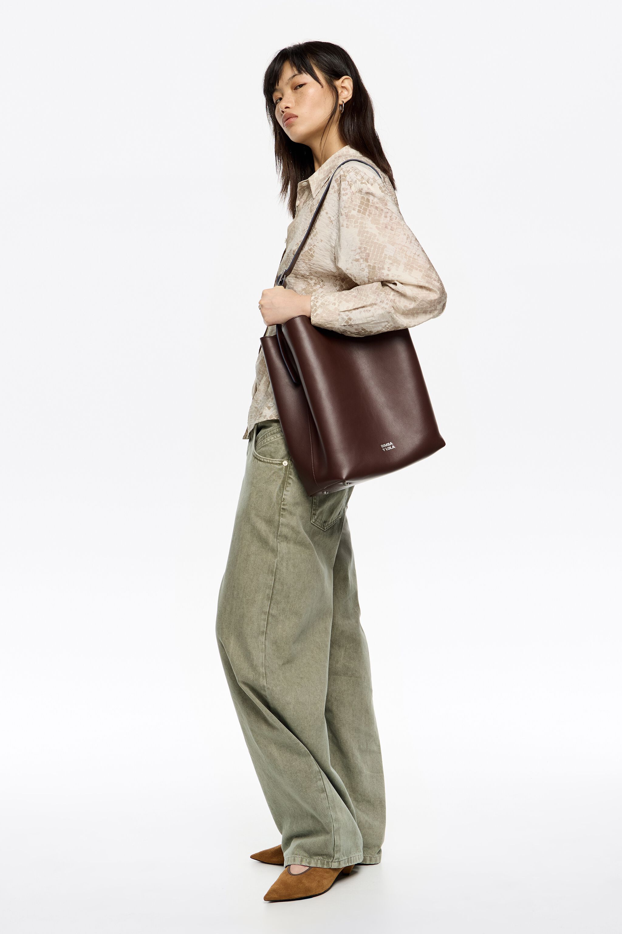 Large chocolate leather Carlino bag