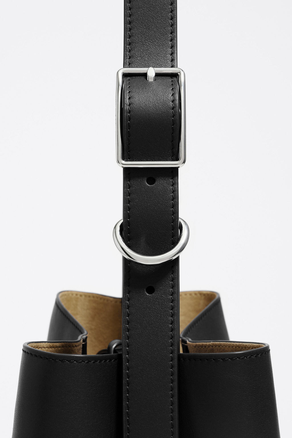 Medium black leather Carlino bag