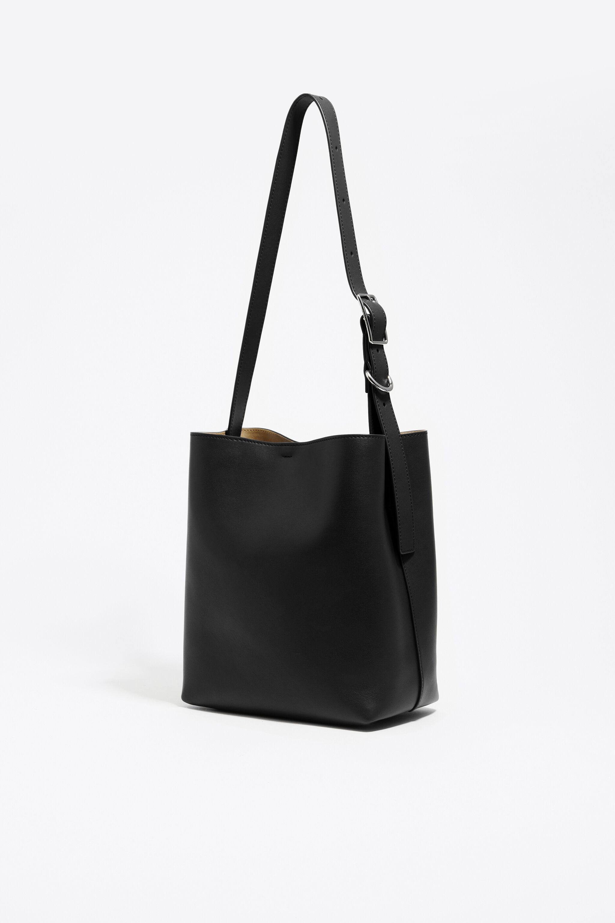 Medium black leather Carlino bag