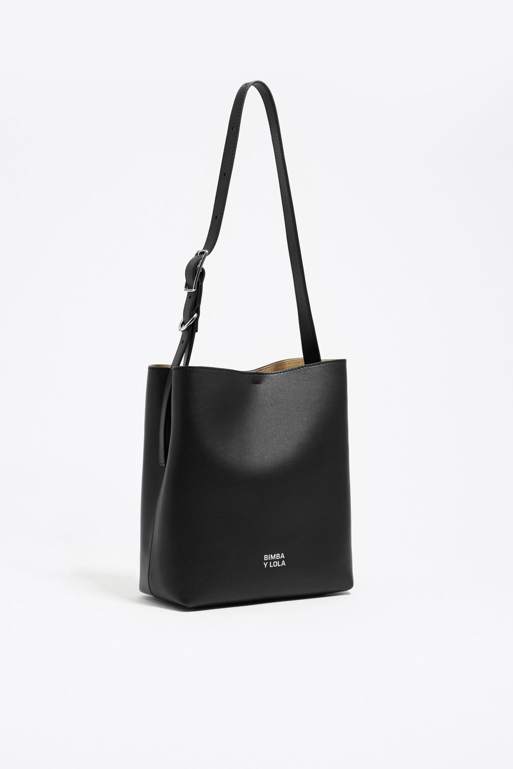 Medium black leather Carlino bag