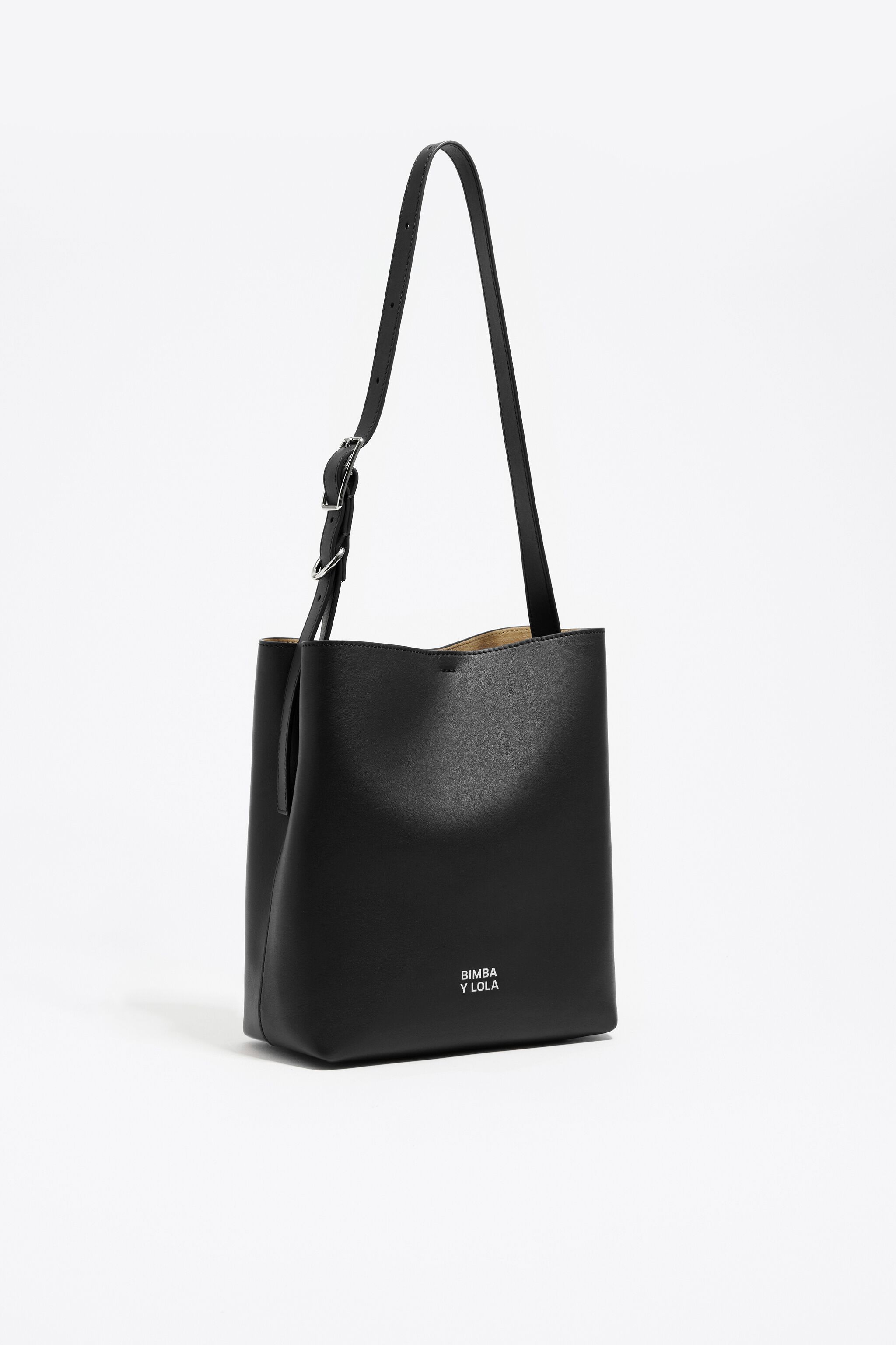 Medium black leather Carlino bag