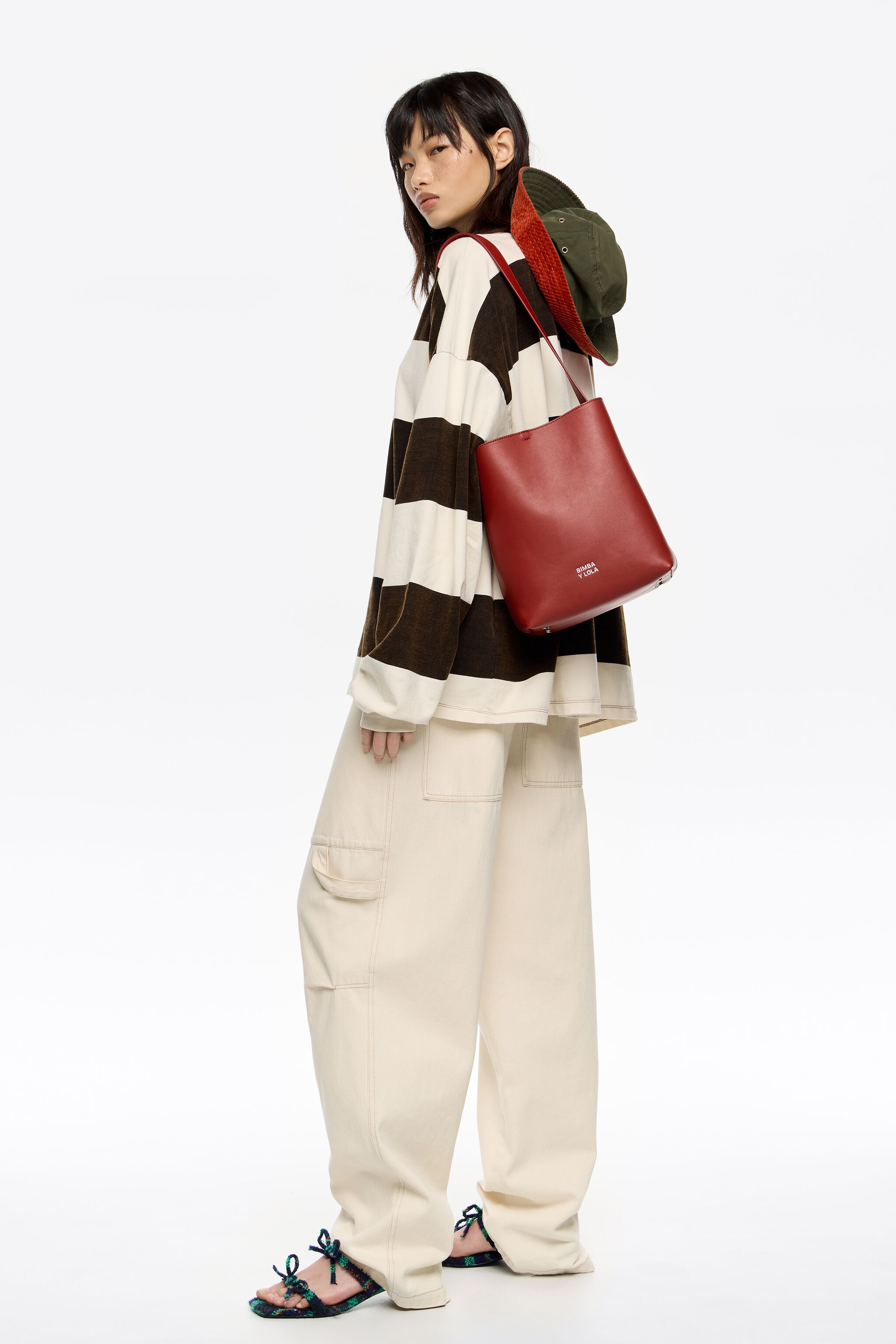 Medium dark red leather Carlino bag