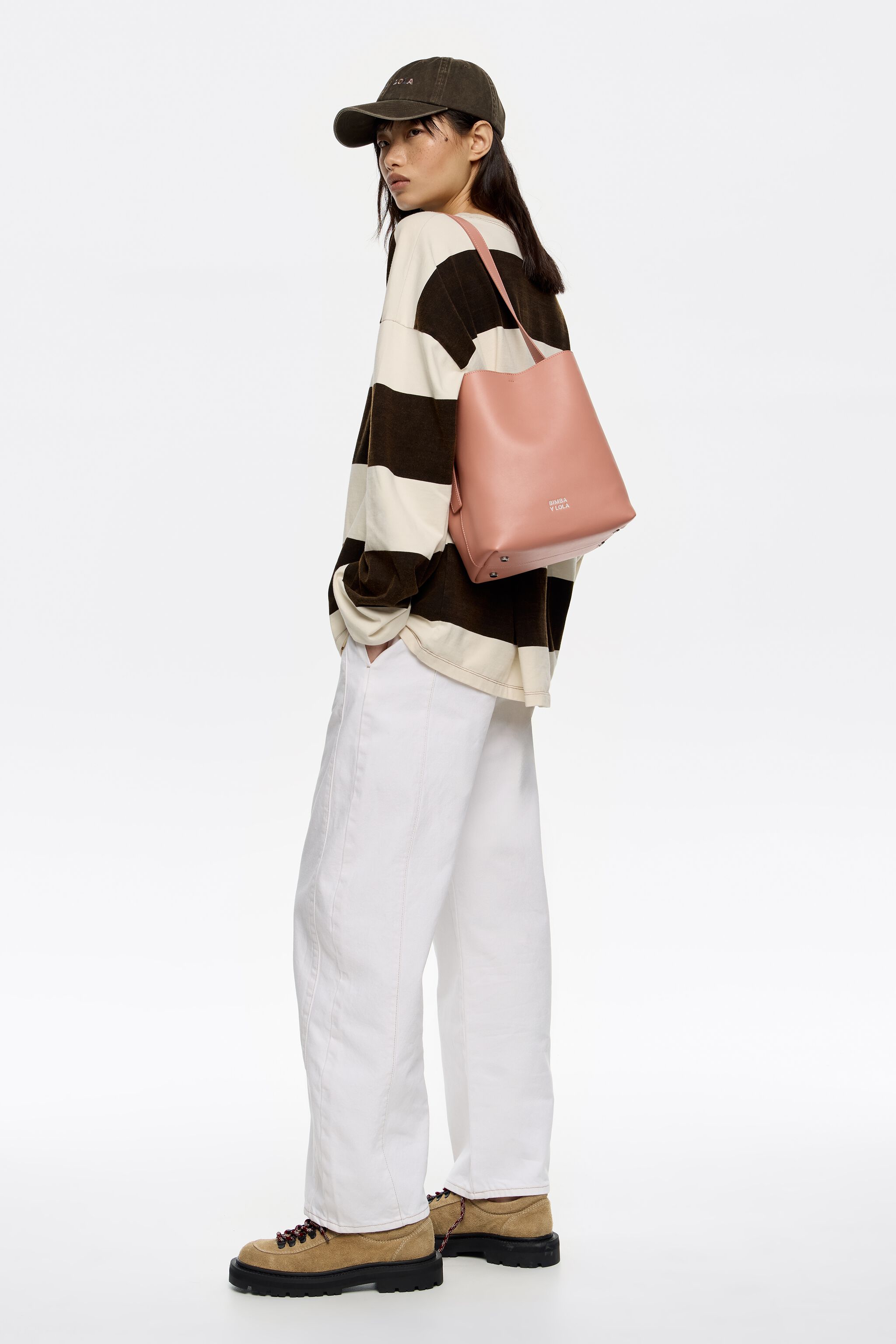 Medium pink leather Carlino bag