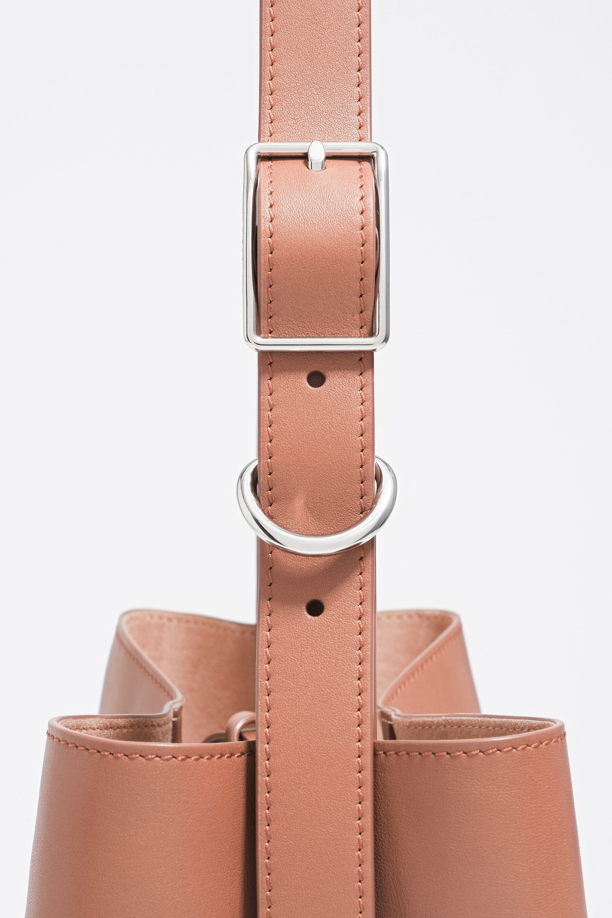 Medium pink leather Carlino bag