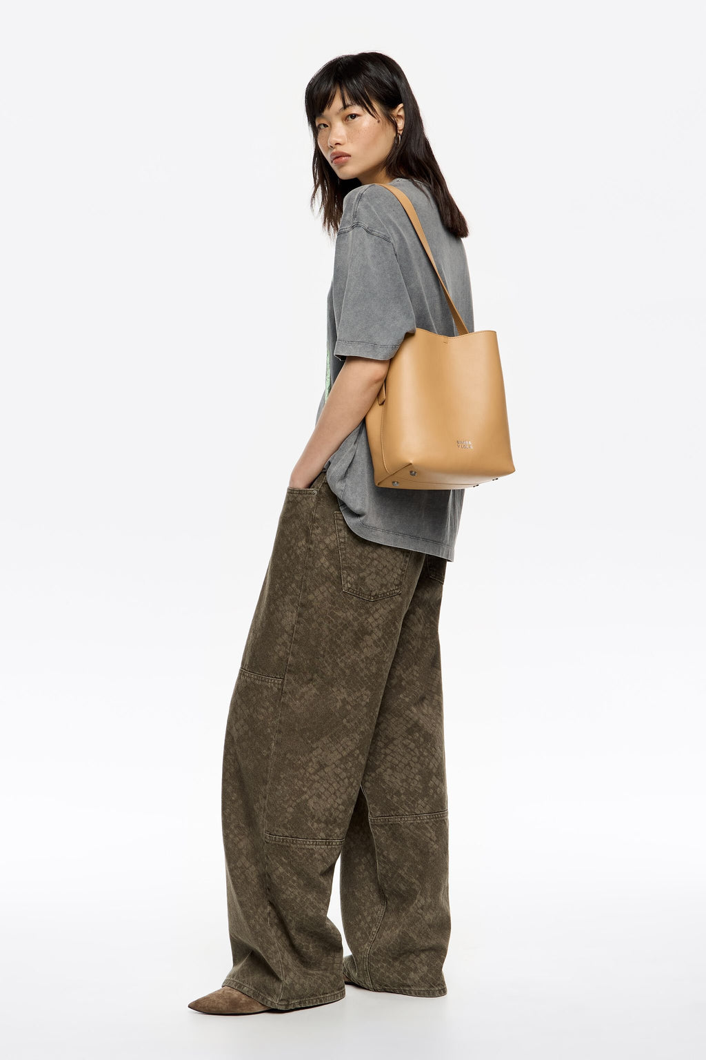 Medium desert leather Carlino bag