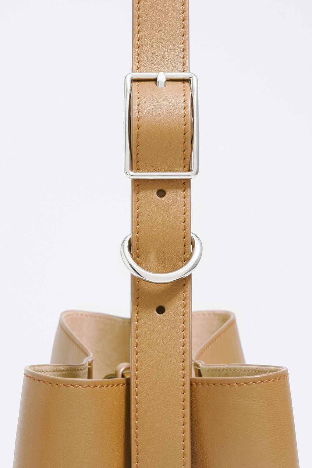 Medium desert leather Carlino bag