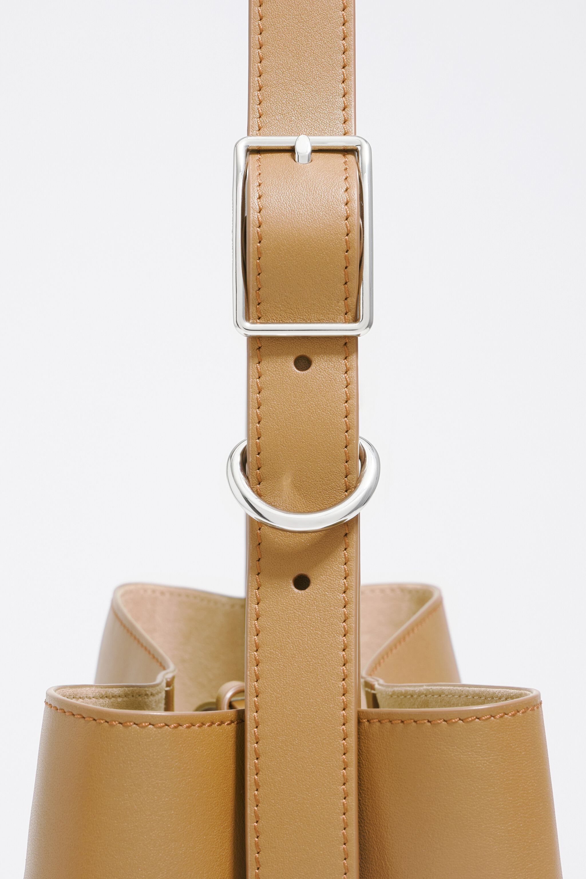 Medium desert leather Carlino bag