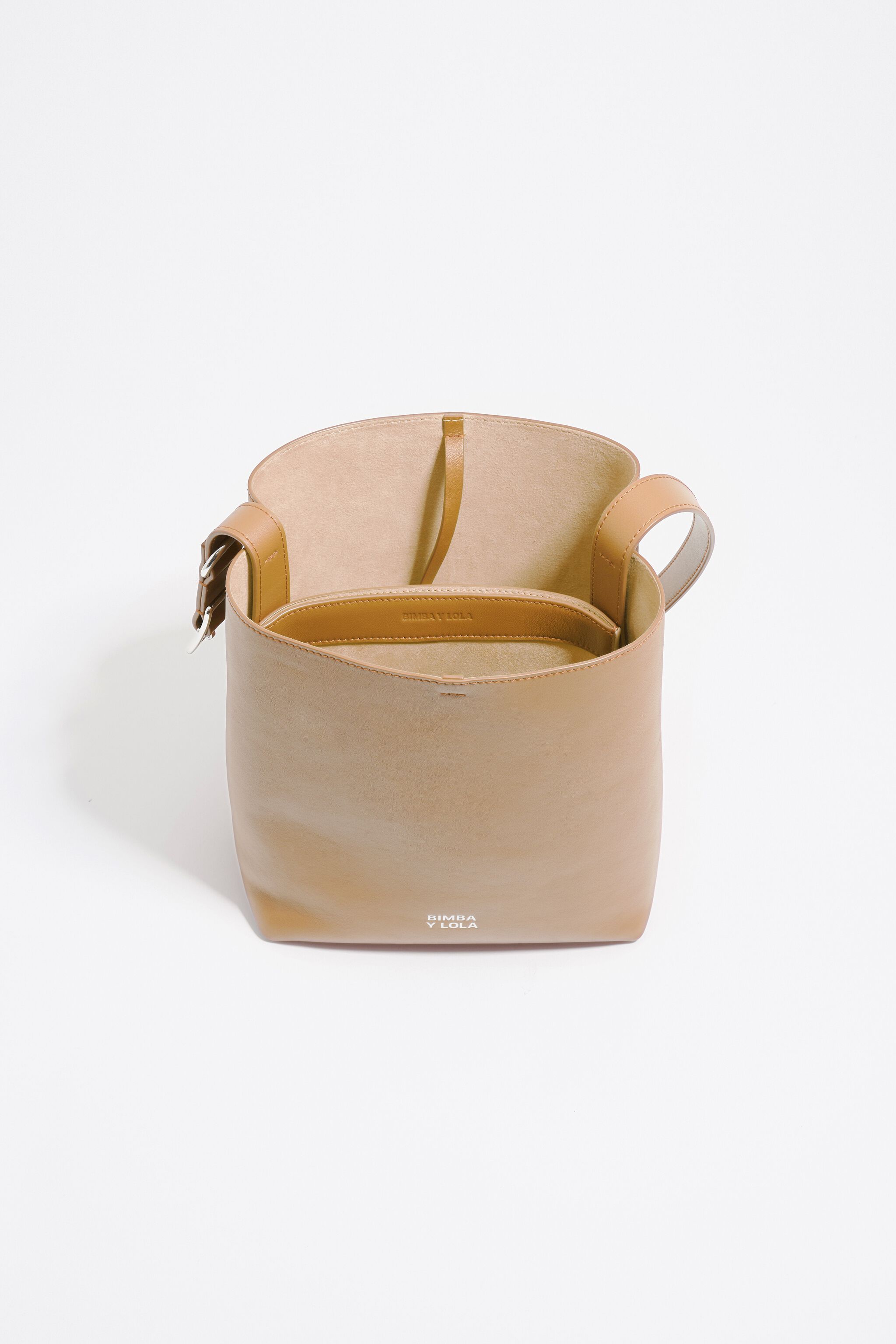 Medium desert leather Carlino bag