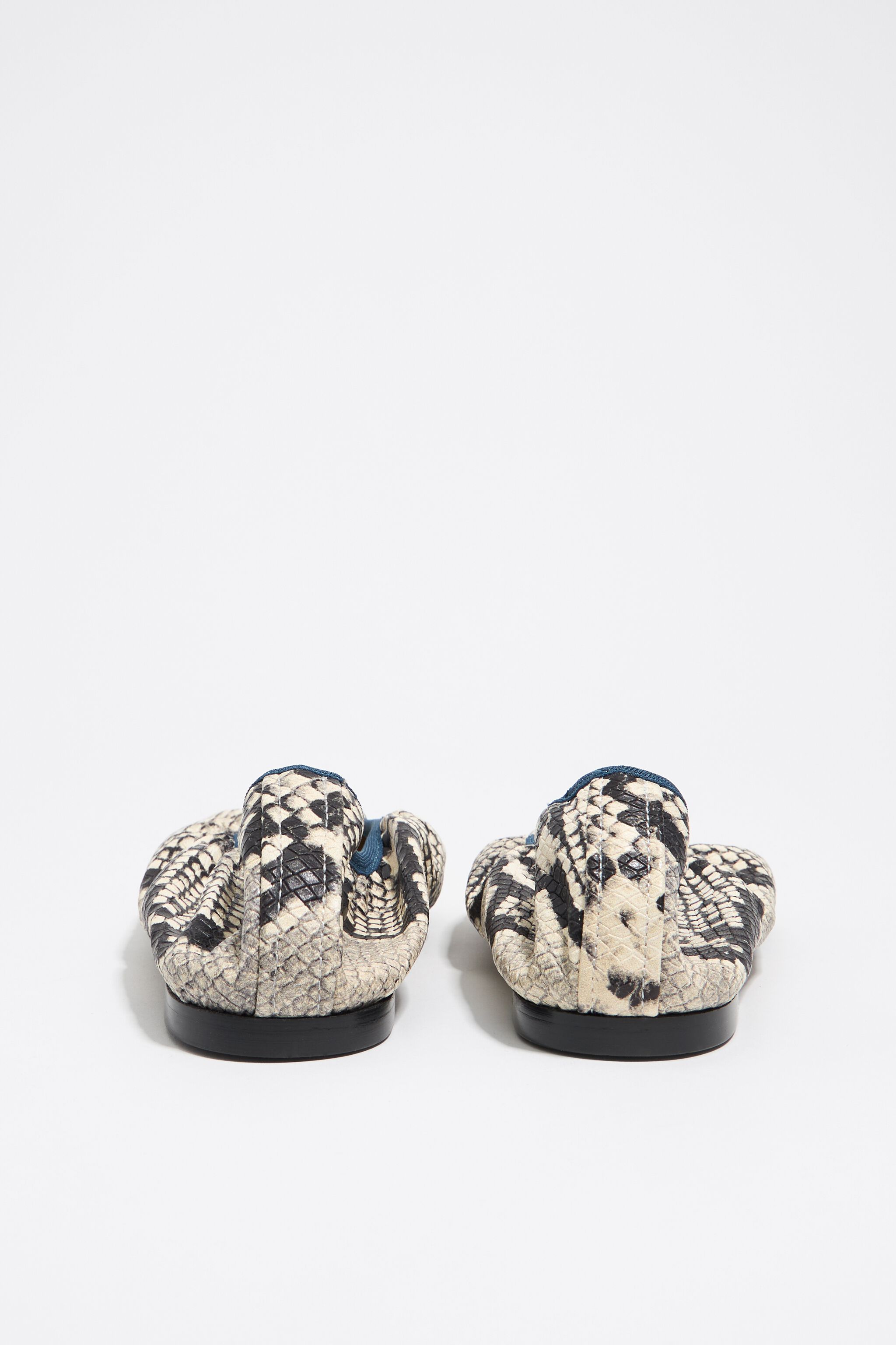 Snake print leather pointed toe ballerina