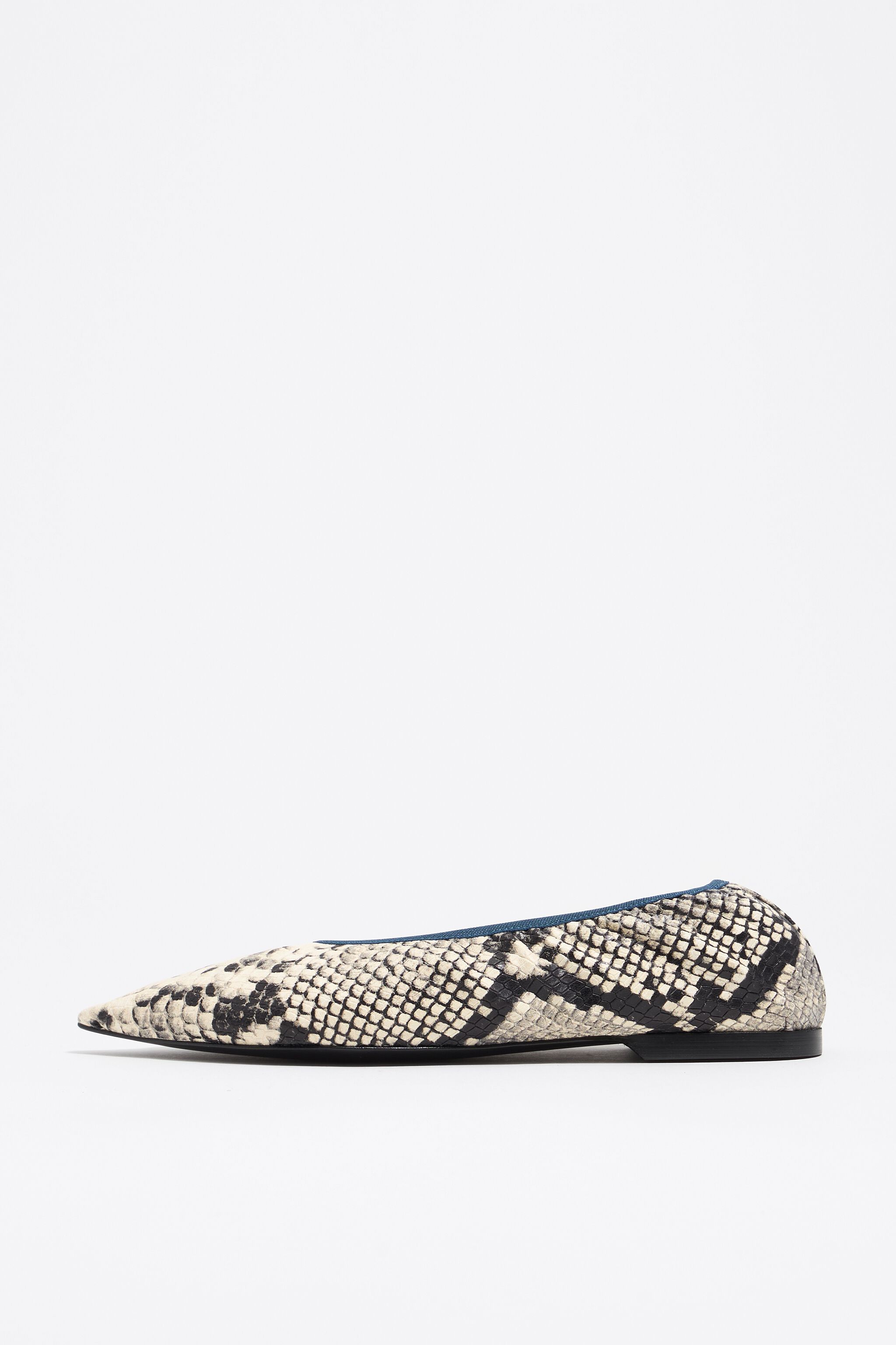 Snake print leather pointed toe ballerina