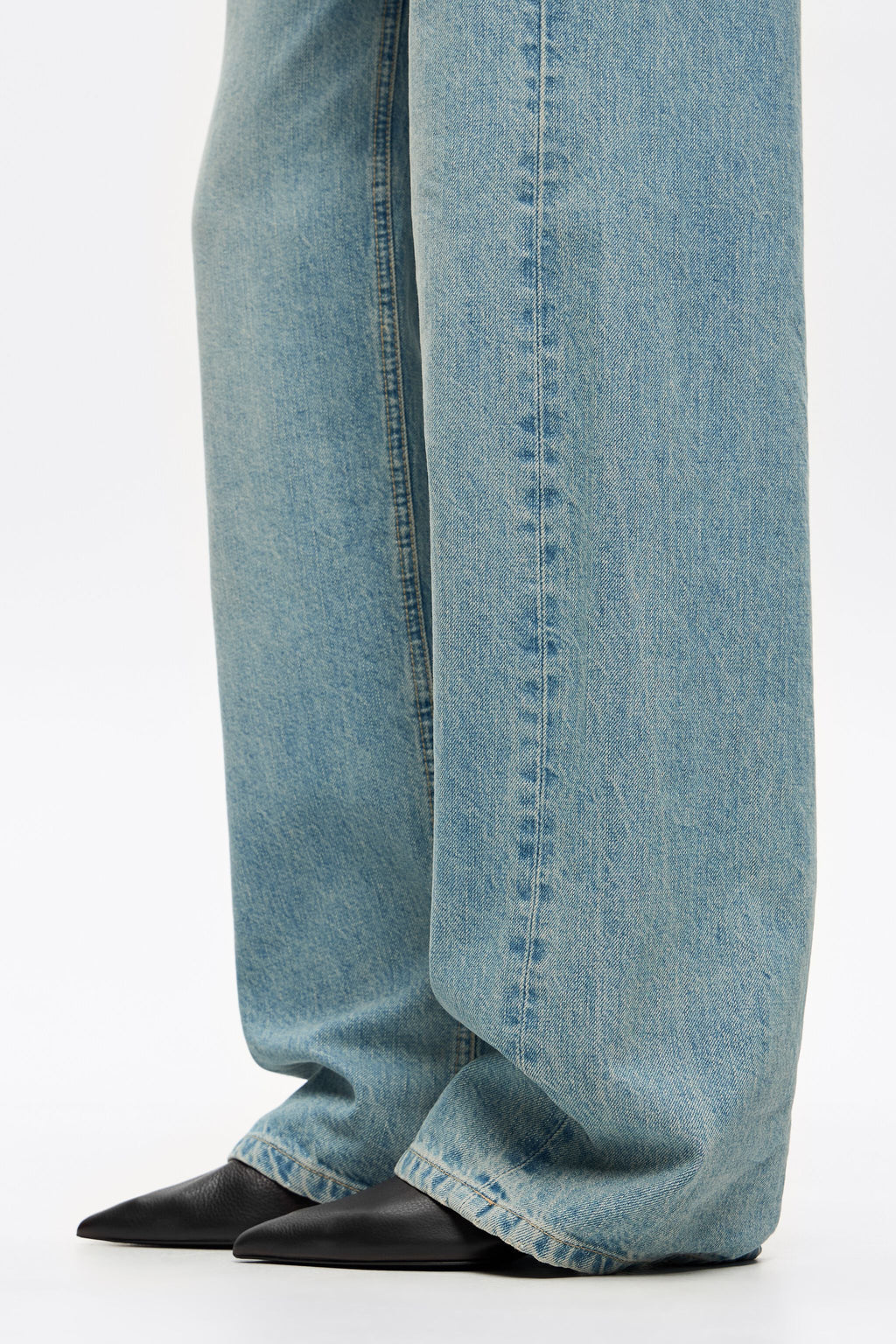 Chocolate leather medium heel court shoe