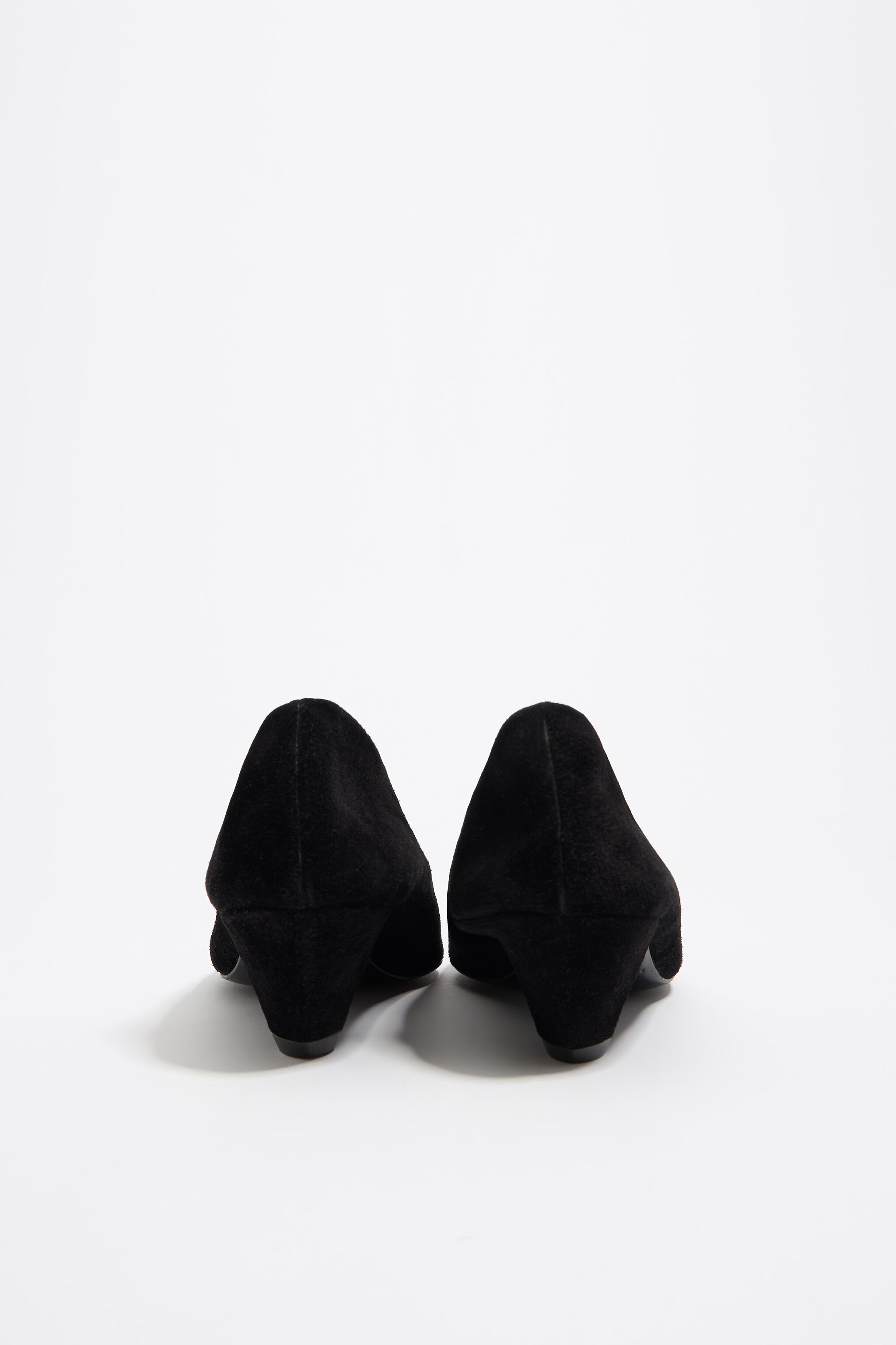 Black suede medium heel court shoe